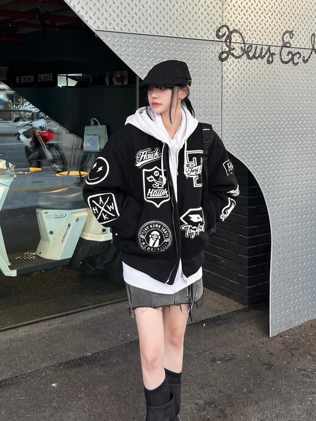 TONY HAWK Wool Applique Varsity Jacket Black 착용 스타일 - 2