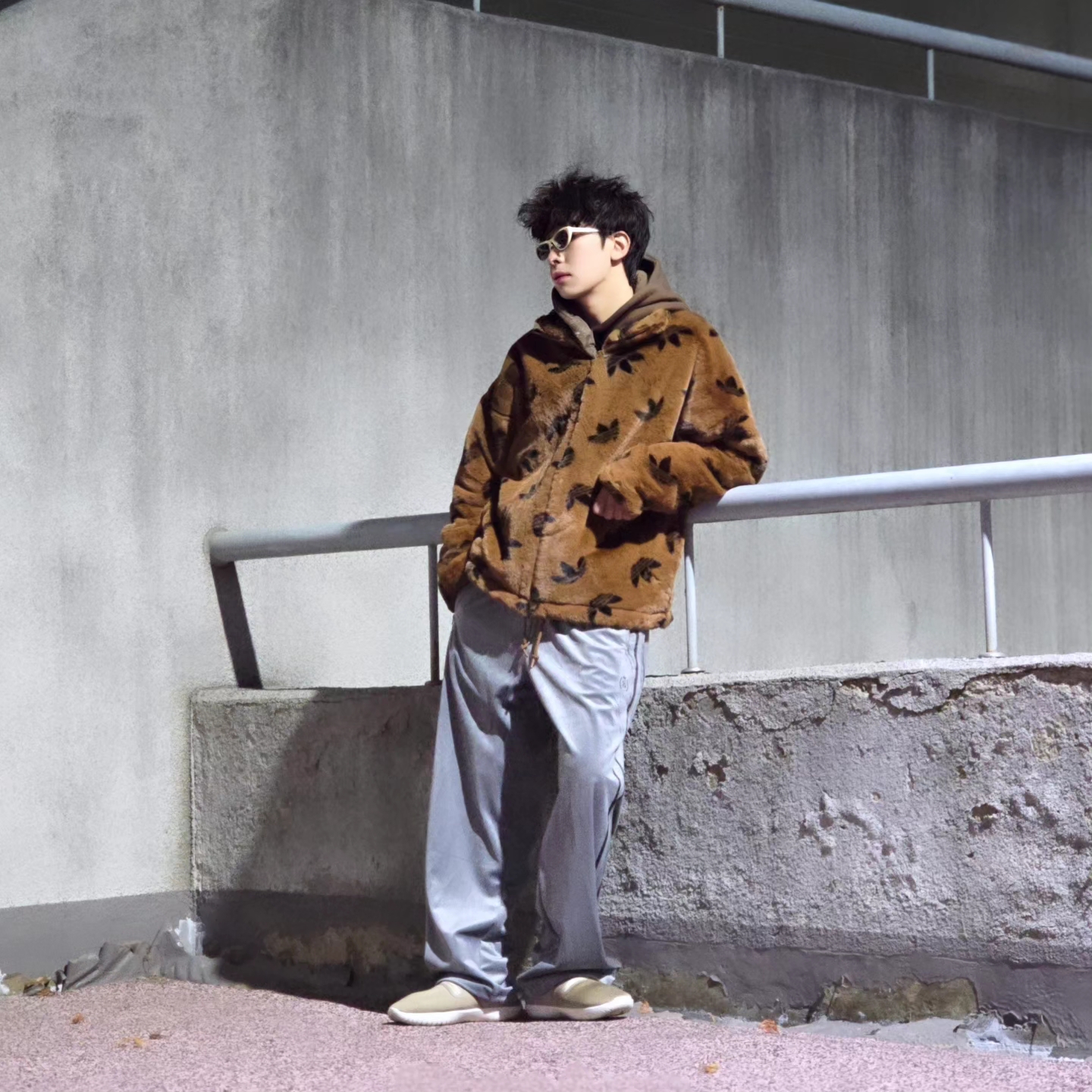 Nike Burrow Khaki Rattan 착용 스타일 - 3