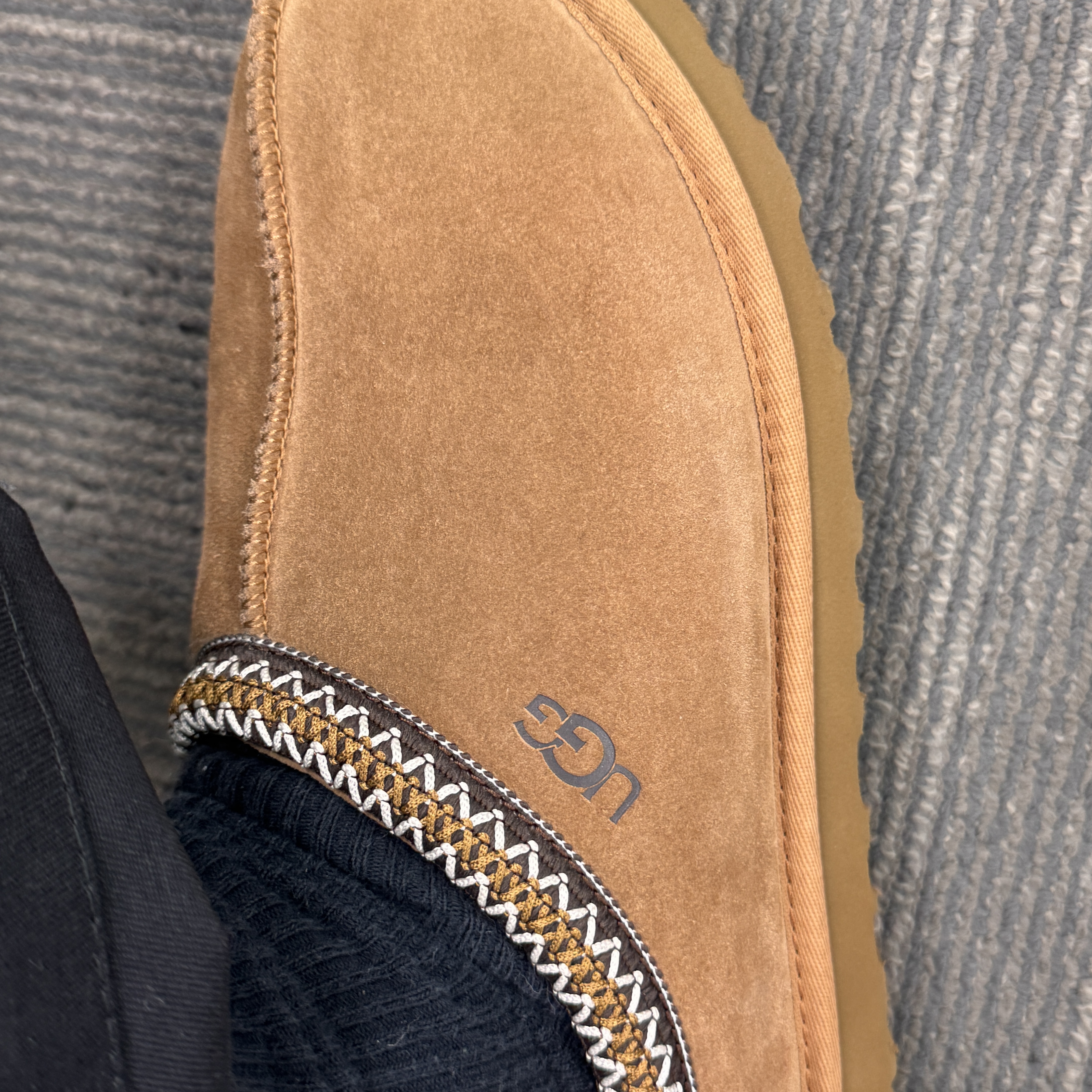 UGG Tasman Slipper Chestnut 착용 스타일