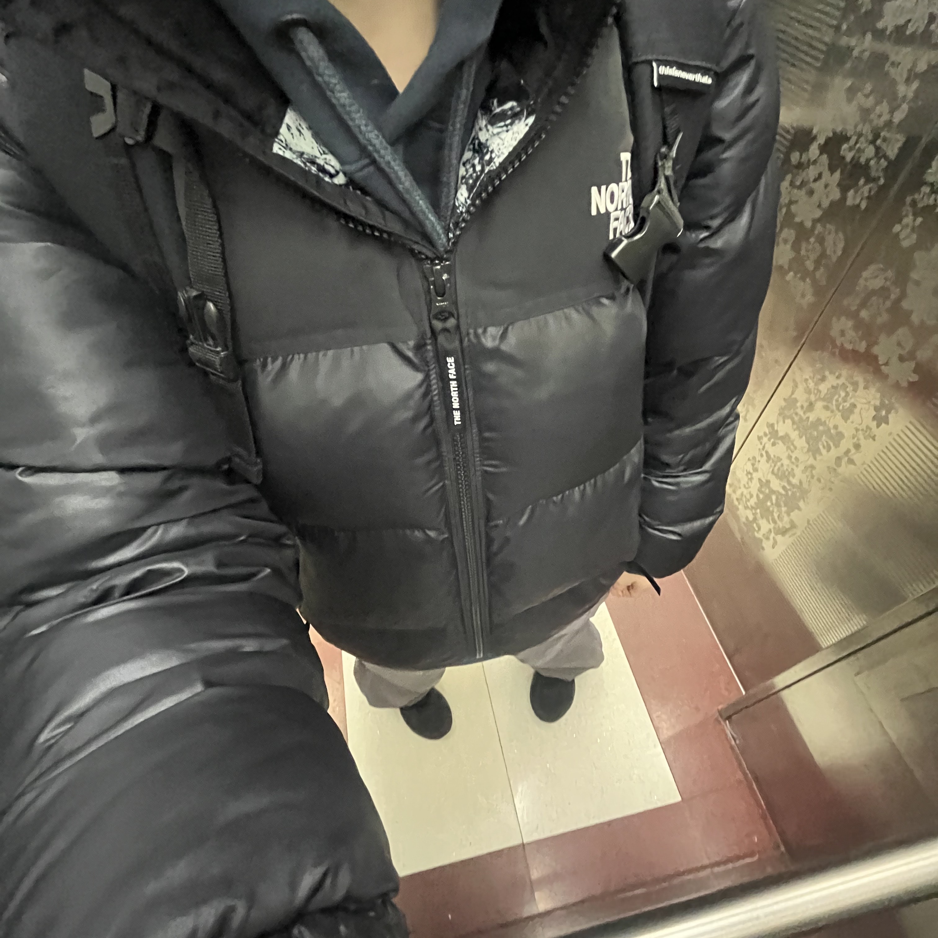 The North Face 1996 Eco Nuptse Jacket Black, Asics Jog 100 2 Black 착용 스타일