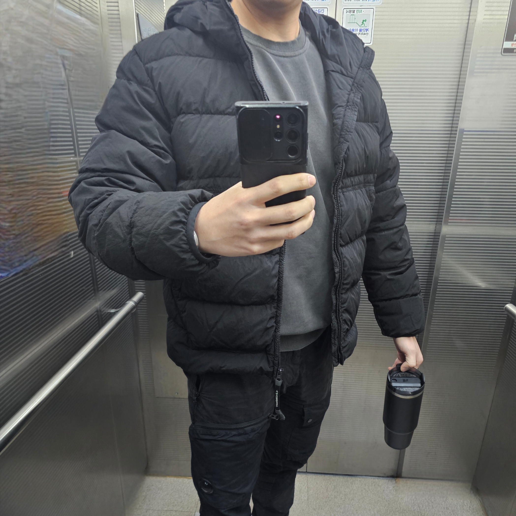 C.P. Company Chrome-R Goggle Down Jacket Black - 24FW 착용 스타일
