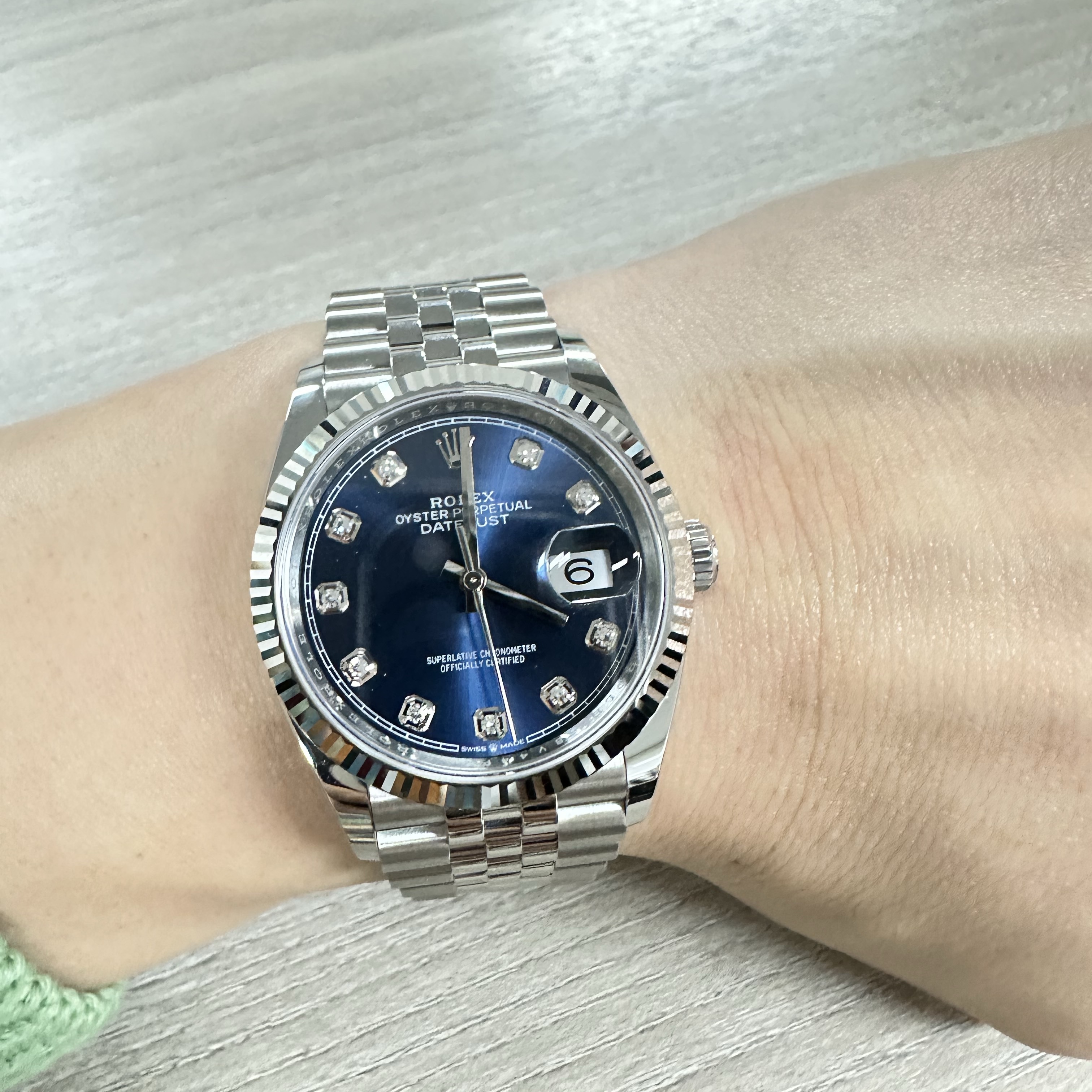 Rolex Datejust 36mm 126234 Bright Blue Diamond-Set Jubilee 착용 스타일