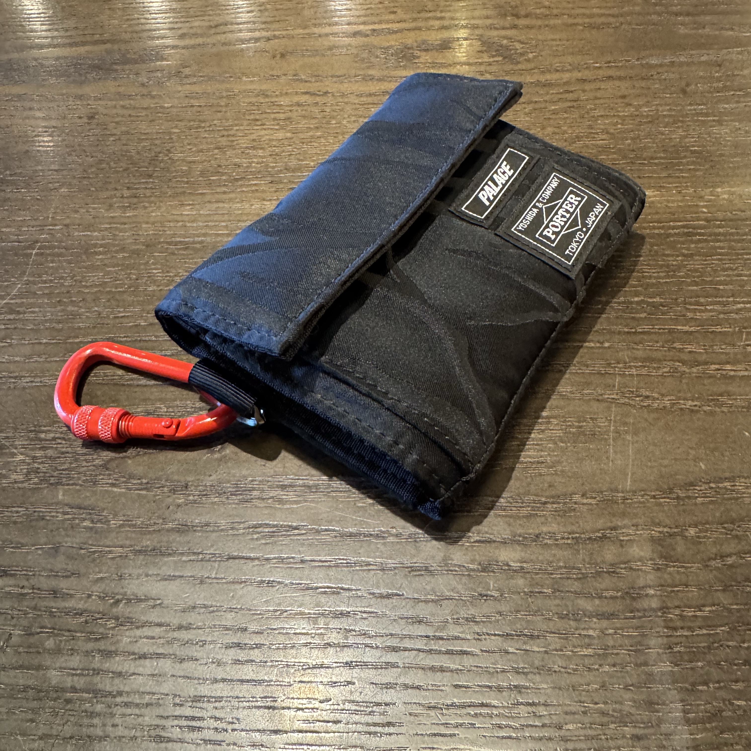 Porter x Palace Wallet Black - 24FW 착용 스타일 - 3