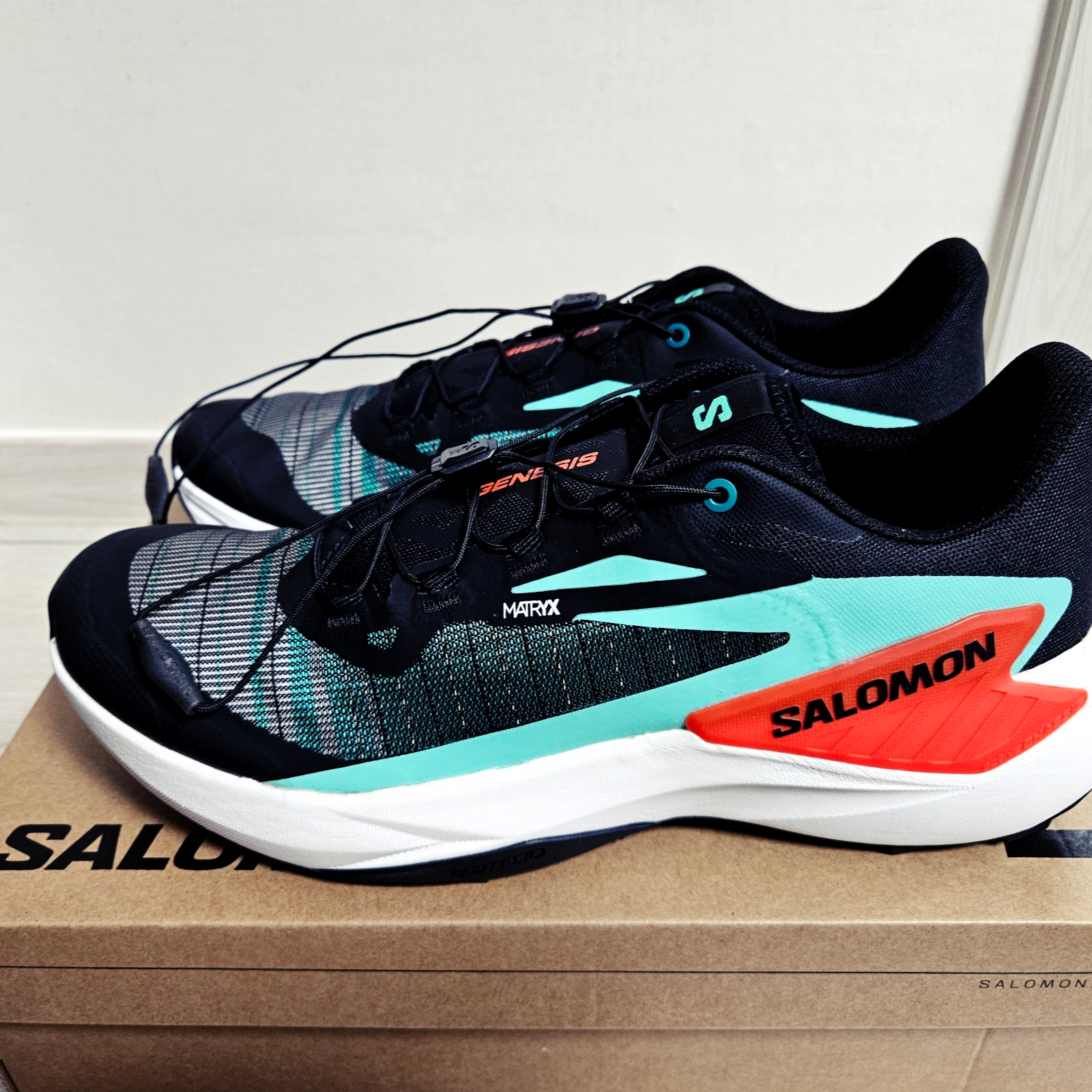 Salomon Genesis Black Electric Green 착용 스타일 - 1