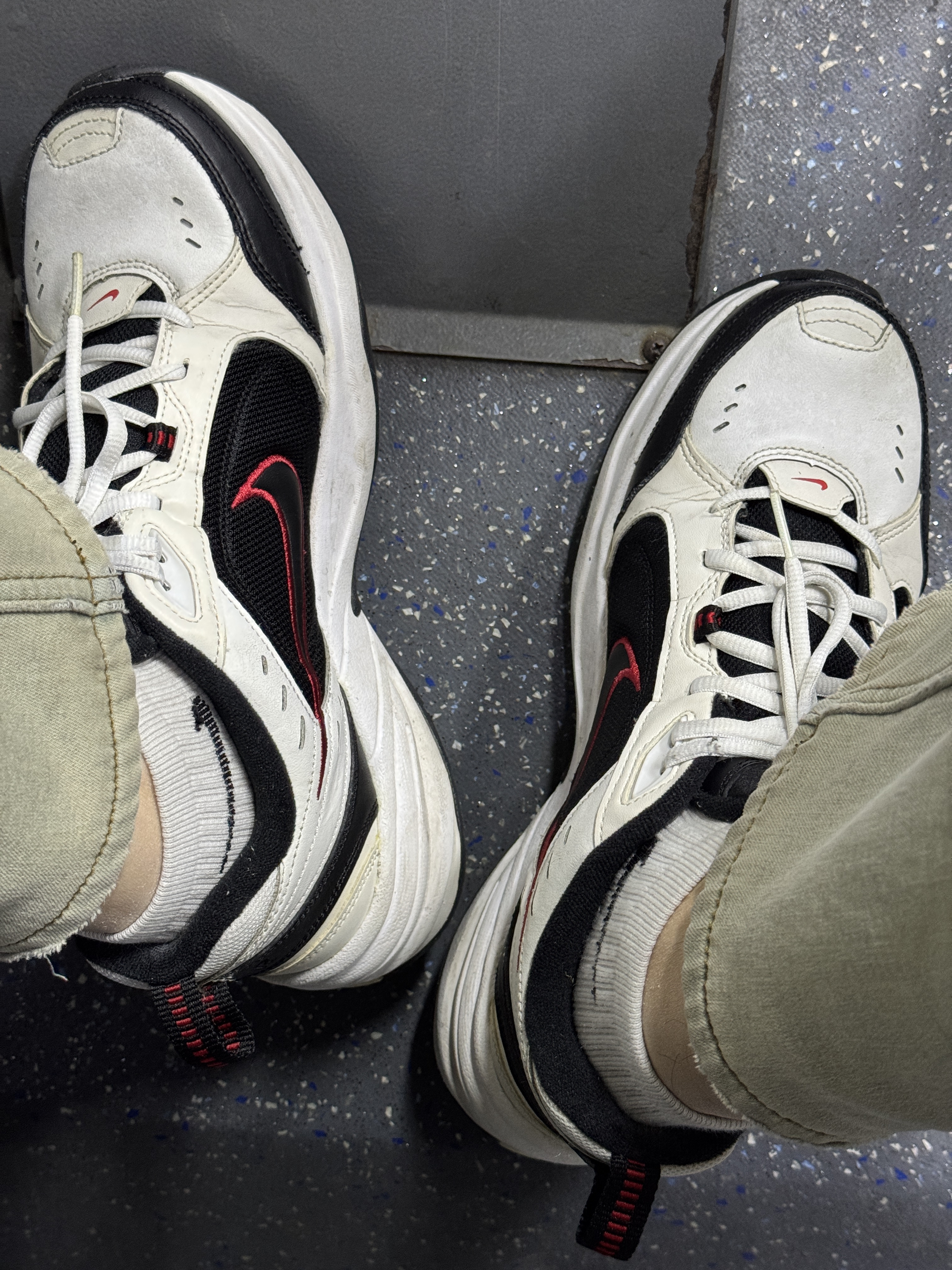 Nike Air Monarch IV White Black 착용 스타일