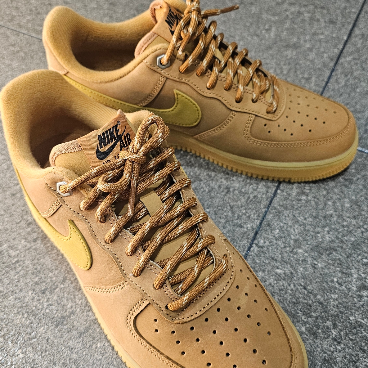 Nike Air Force 1 '07 WB Flax 착용 스타일
