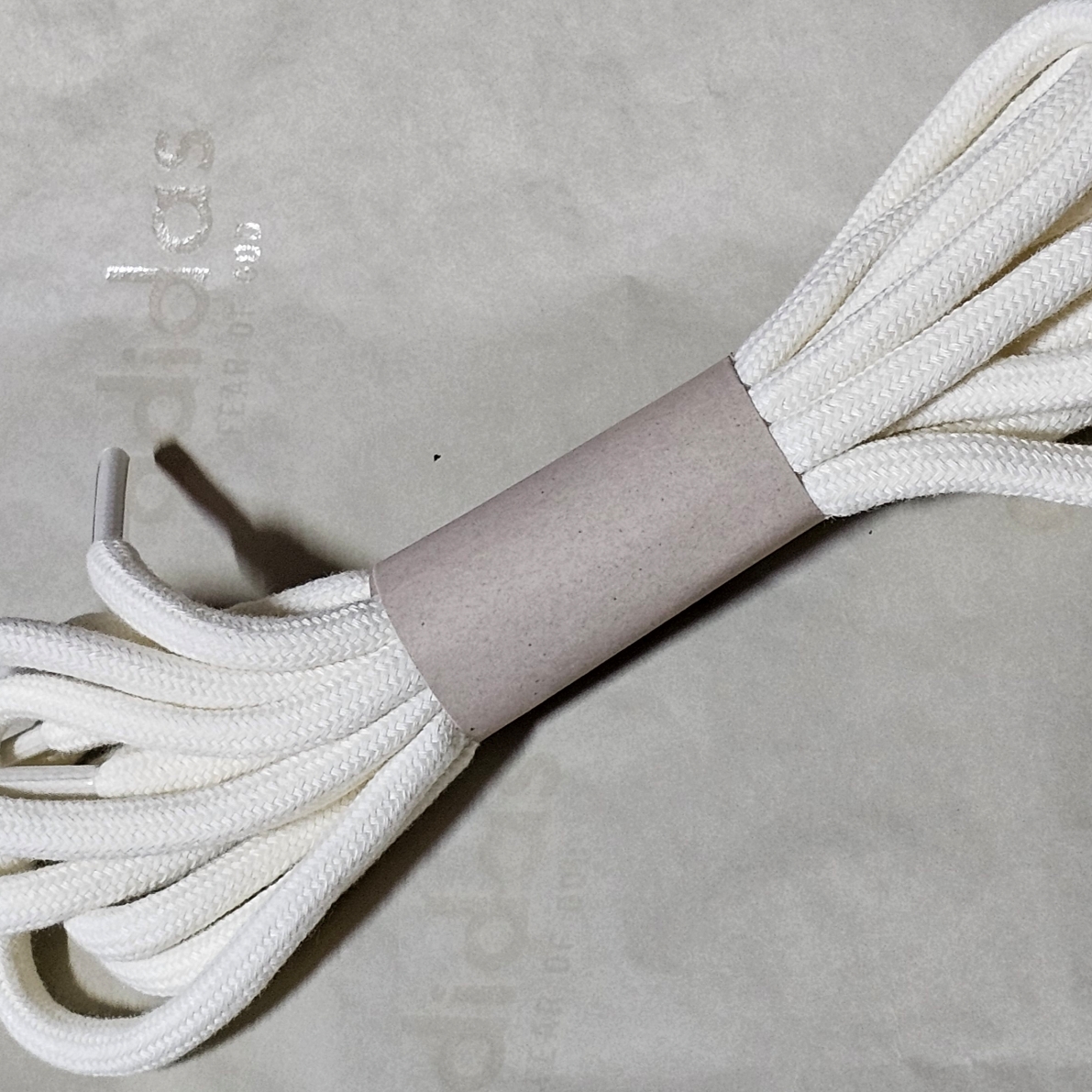 Adidas x Fear of God Athletics 86 Low Sesame 착용 스타일 - 8