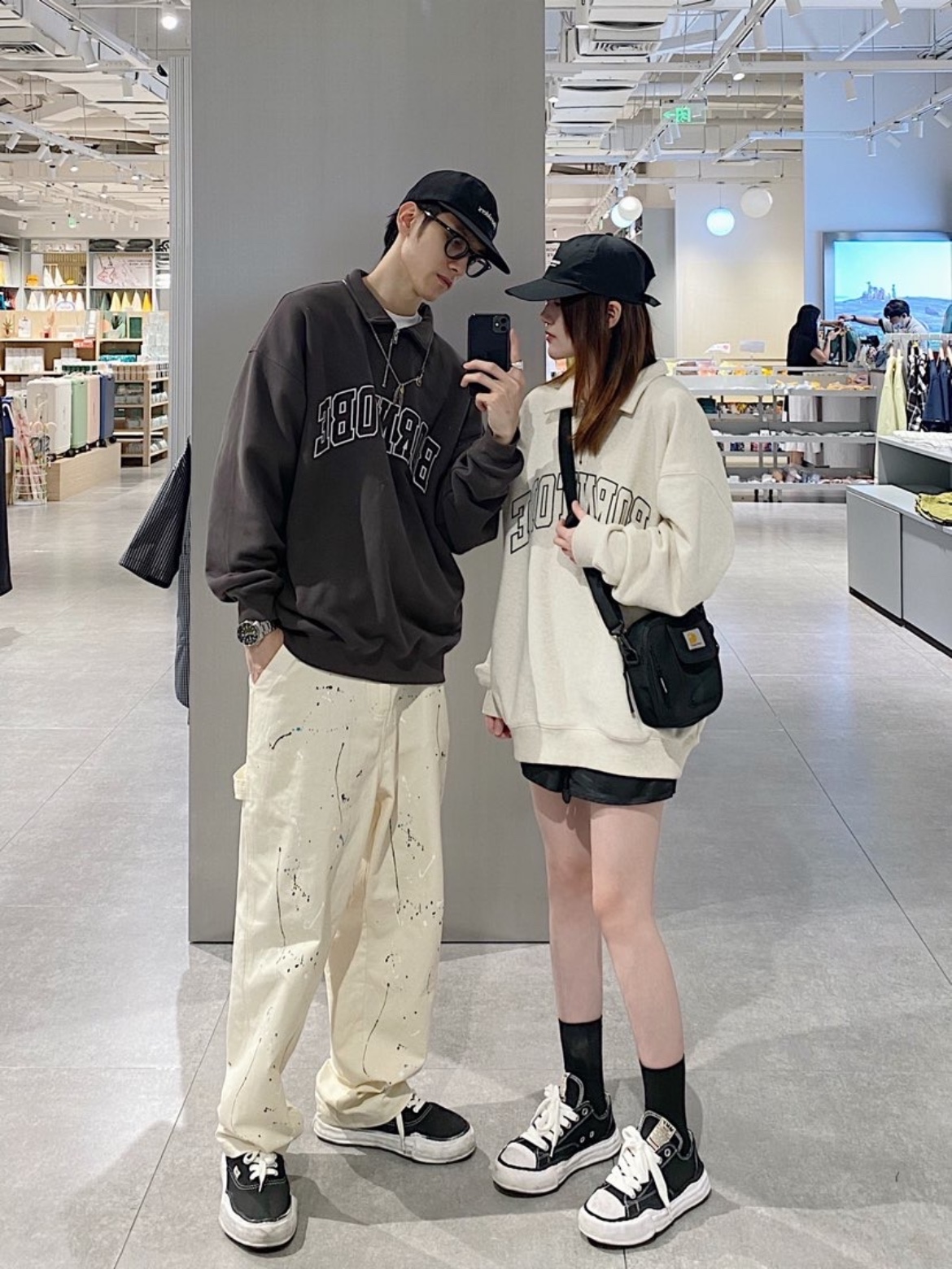 Maison Mihara Yasuhiro Baker OG Sole Canvas Low Cut Sneakers Black, Maison Mihara Yasuhiro Hank OG Sole Canvas Low-top Sneakers Black 착용 스타일 - 1