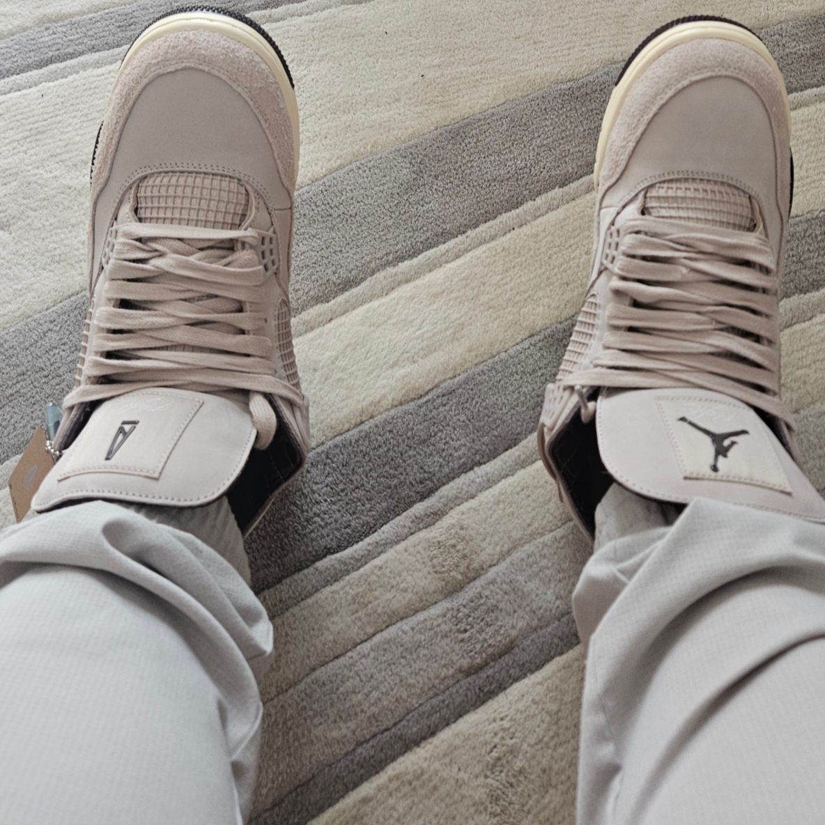 (W) Jordan 4 x A Ma Maniere Retro OG SP W.Y.W.S. 착용 스타일