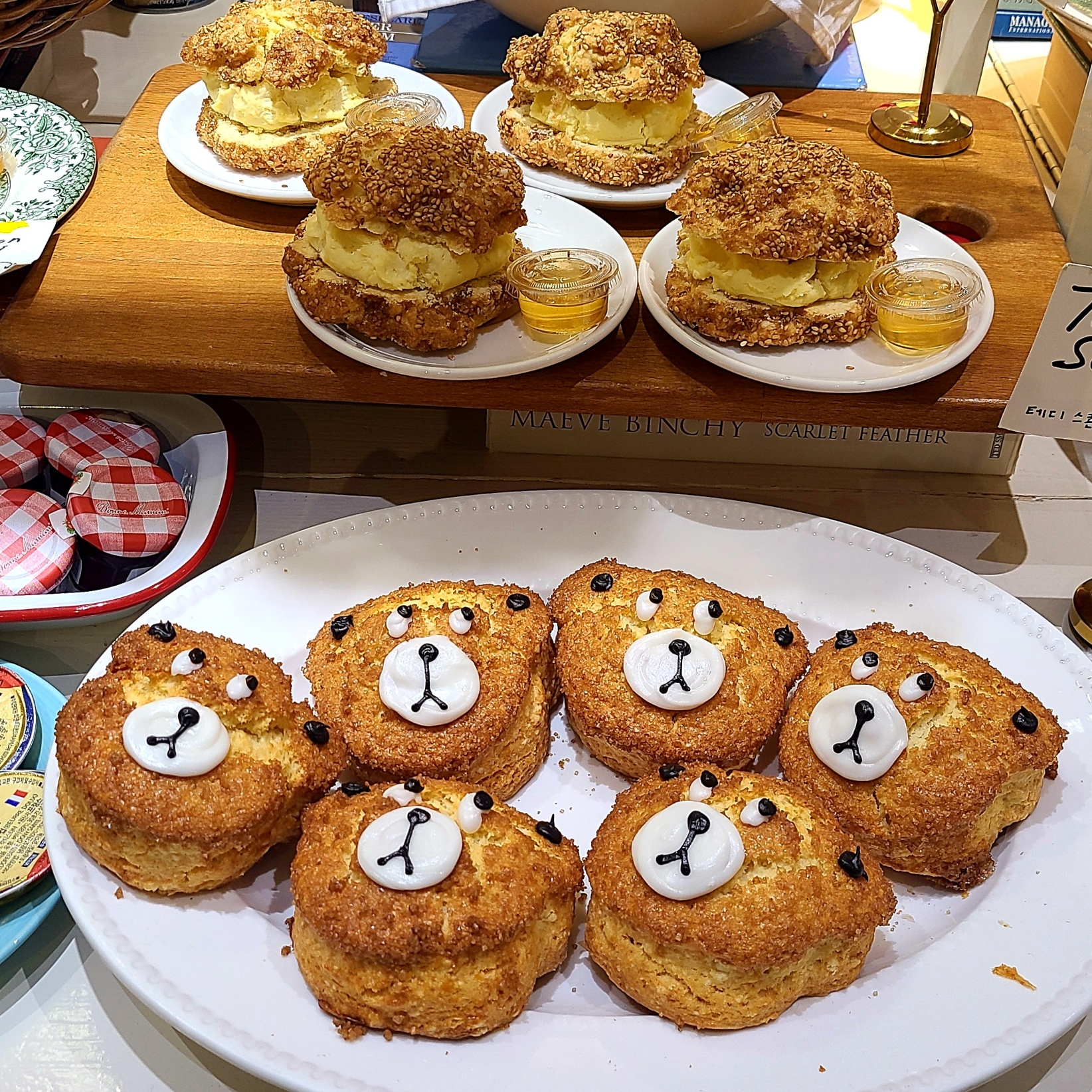 COS Quilted Micro Bag Leopard, Bearbrick x Helinox 15th Anniversary Black 100% 착용 스타일 - 5