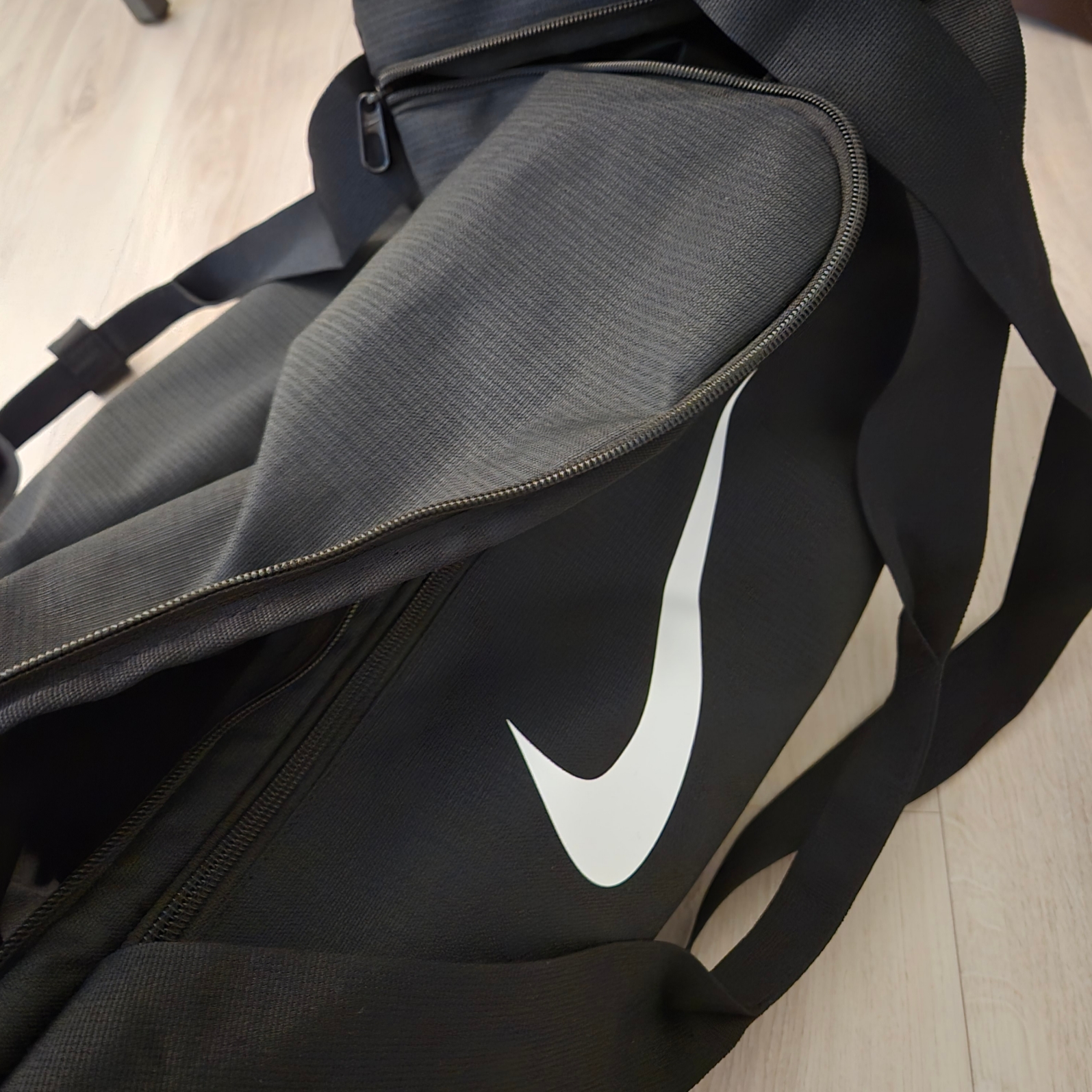 Nike Brasilia 9.5 Training Duffle Bag Small 41L Black 착용 스타일