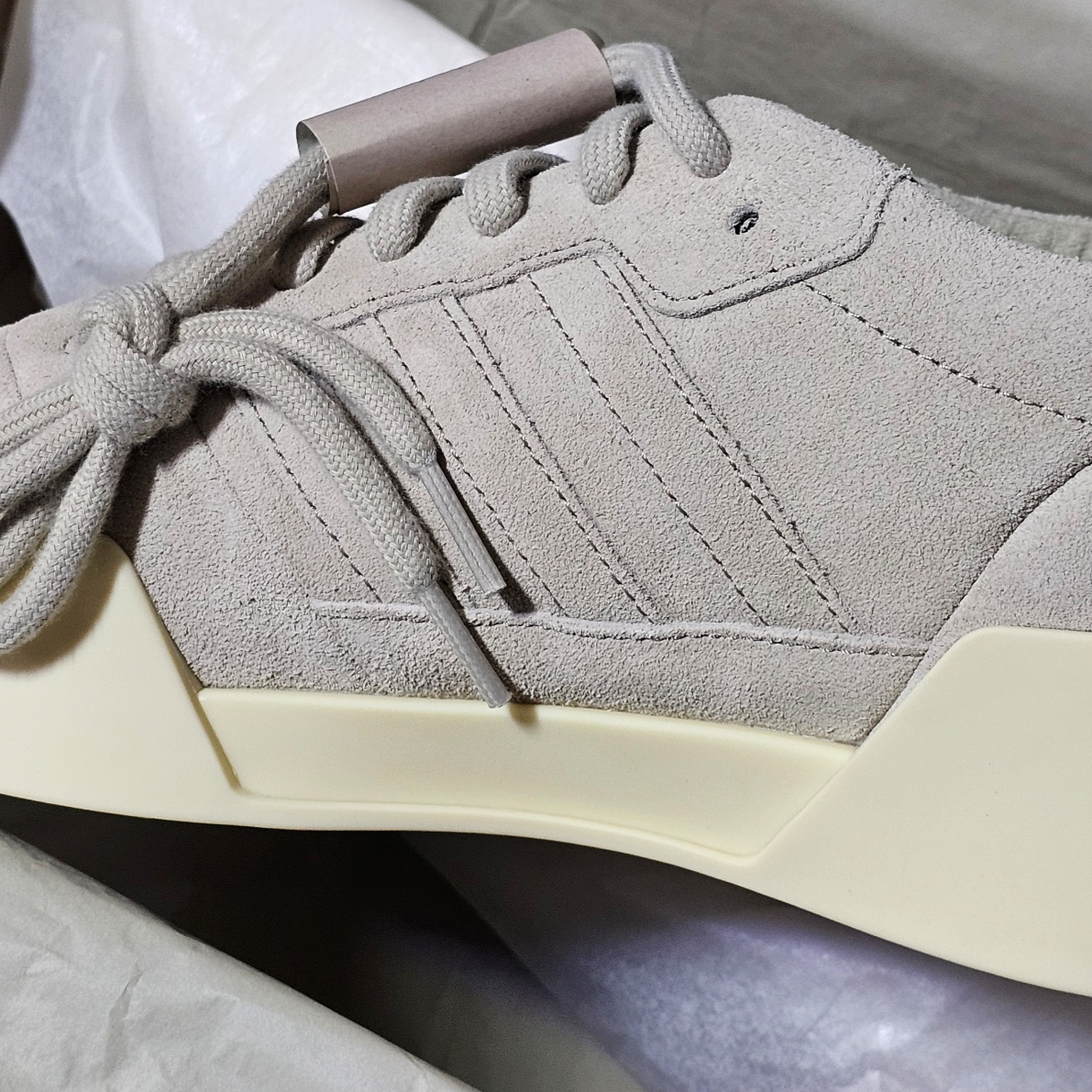 Adidas x Fear of God Athletics 86 Low Sesame 착용 스타일 - 5