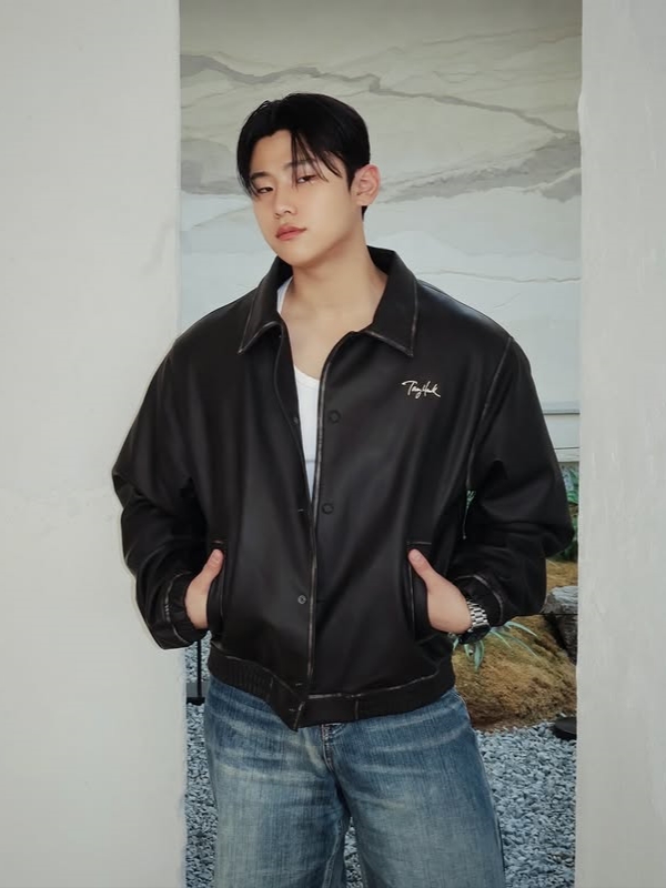 TONY HAWK Washed Vegan Leather Jacket Black 착용 스타일 - 1