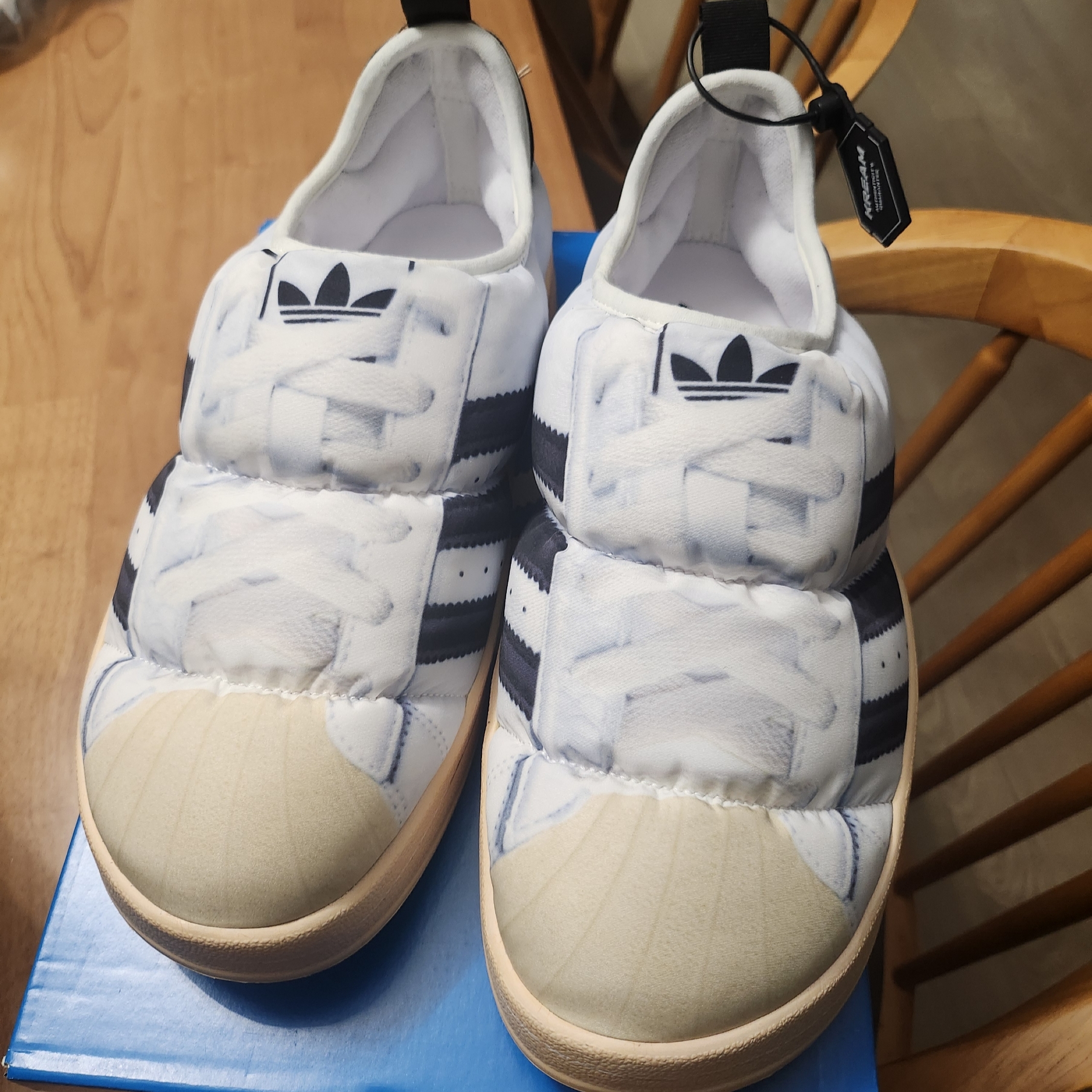 Adidas Puffylette Superstar Cloud White 착용 스타일