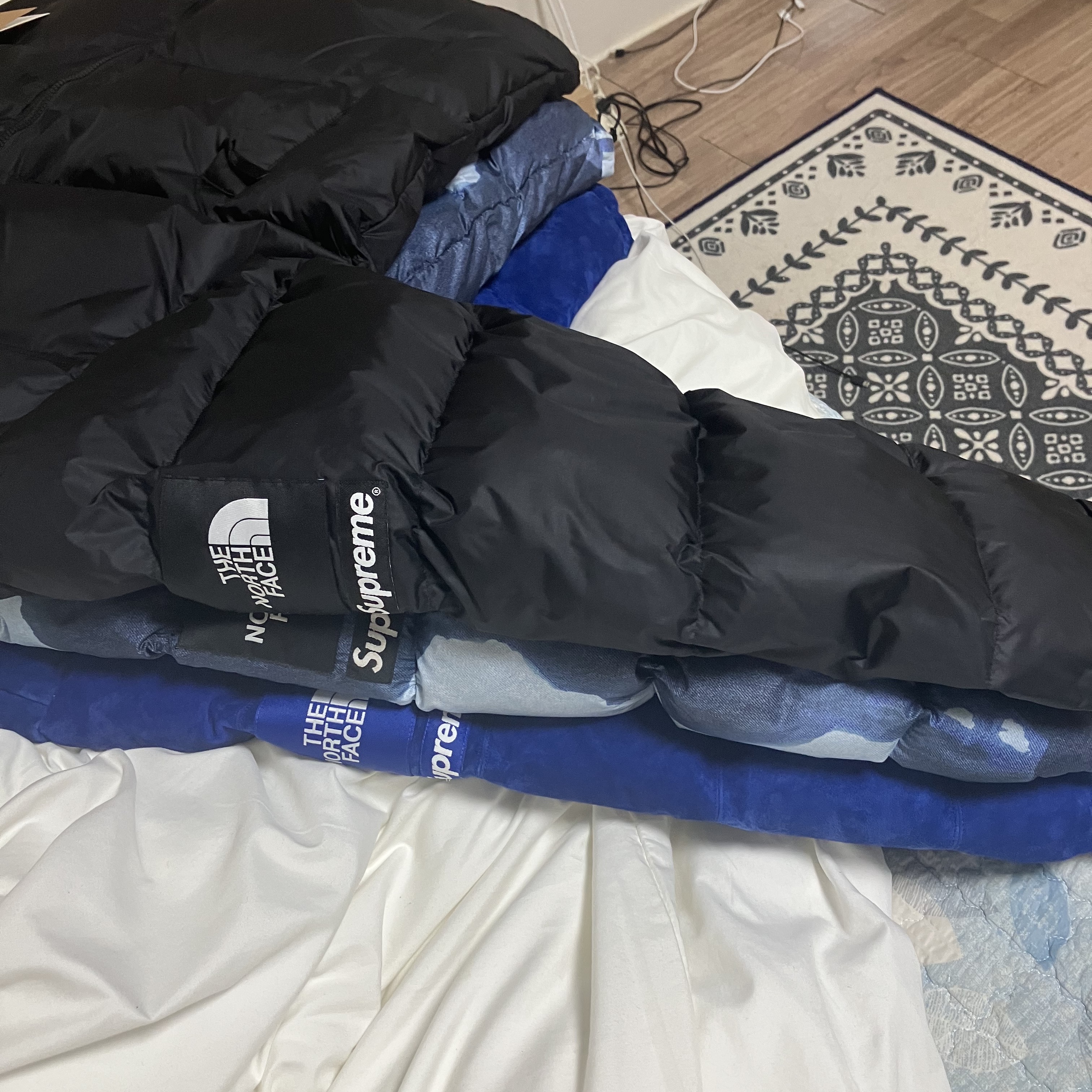 Supreme x The North Face Nuptse Jacket Black - 24FW 착용 스타일 - 2