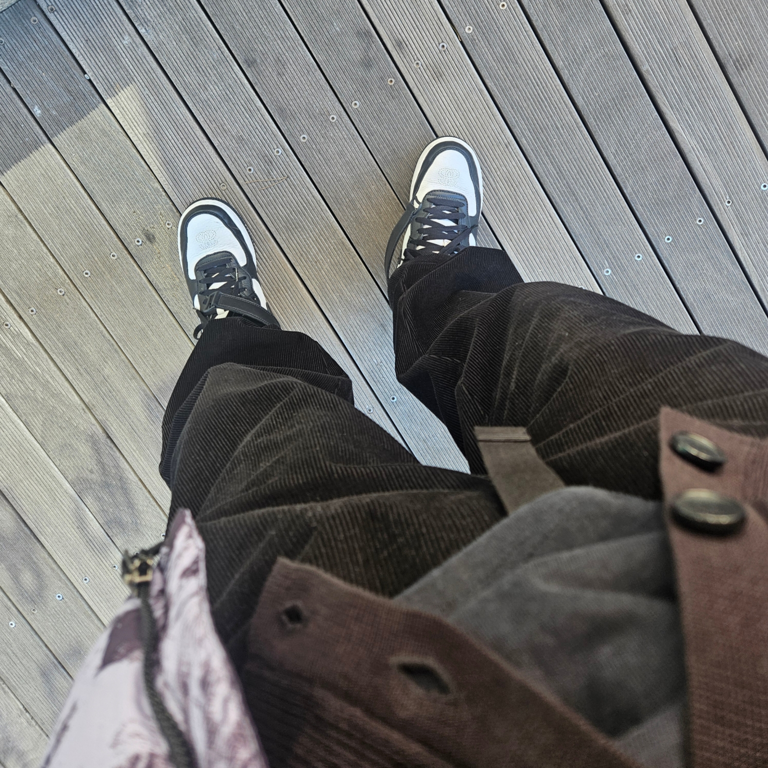 Nike x Stussy Air Force 1 '07 Mid SP Black and Light Bone 착용 스타일