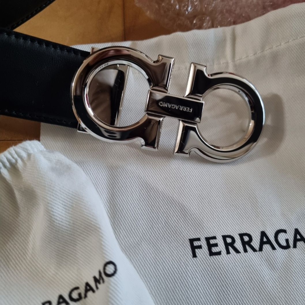 Ferragamo Reversible Adjustable Gancini Belt Black 착용 스타일 - 1
