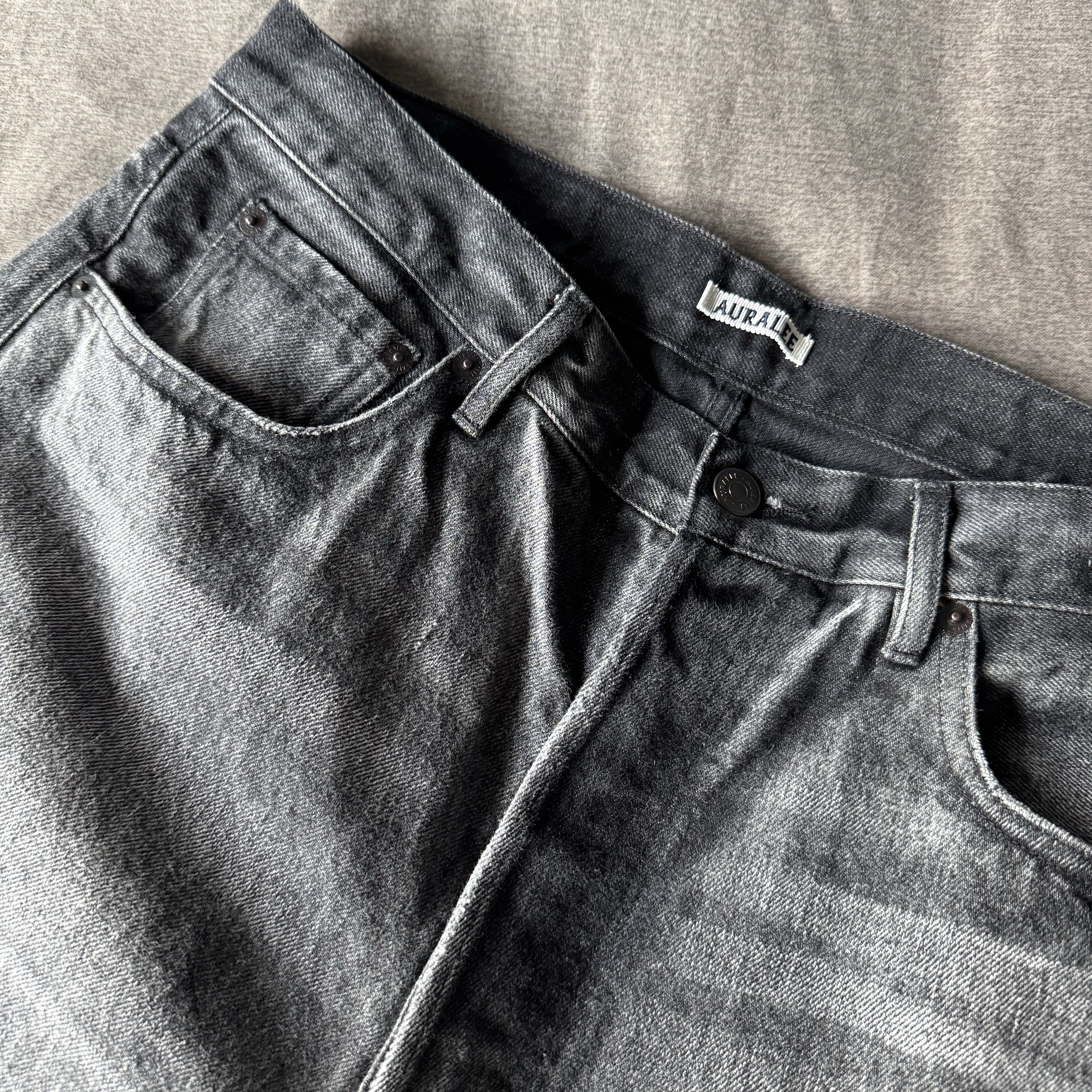 Auralee Selvedge Faded Heavy Denim Wide Pants Faded Black 착용 스타일