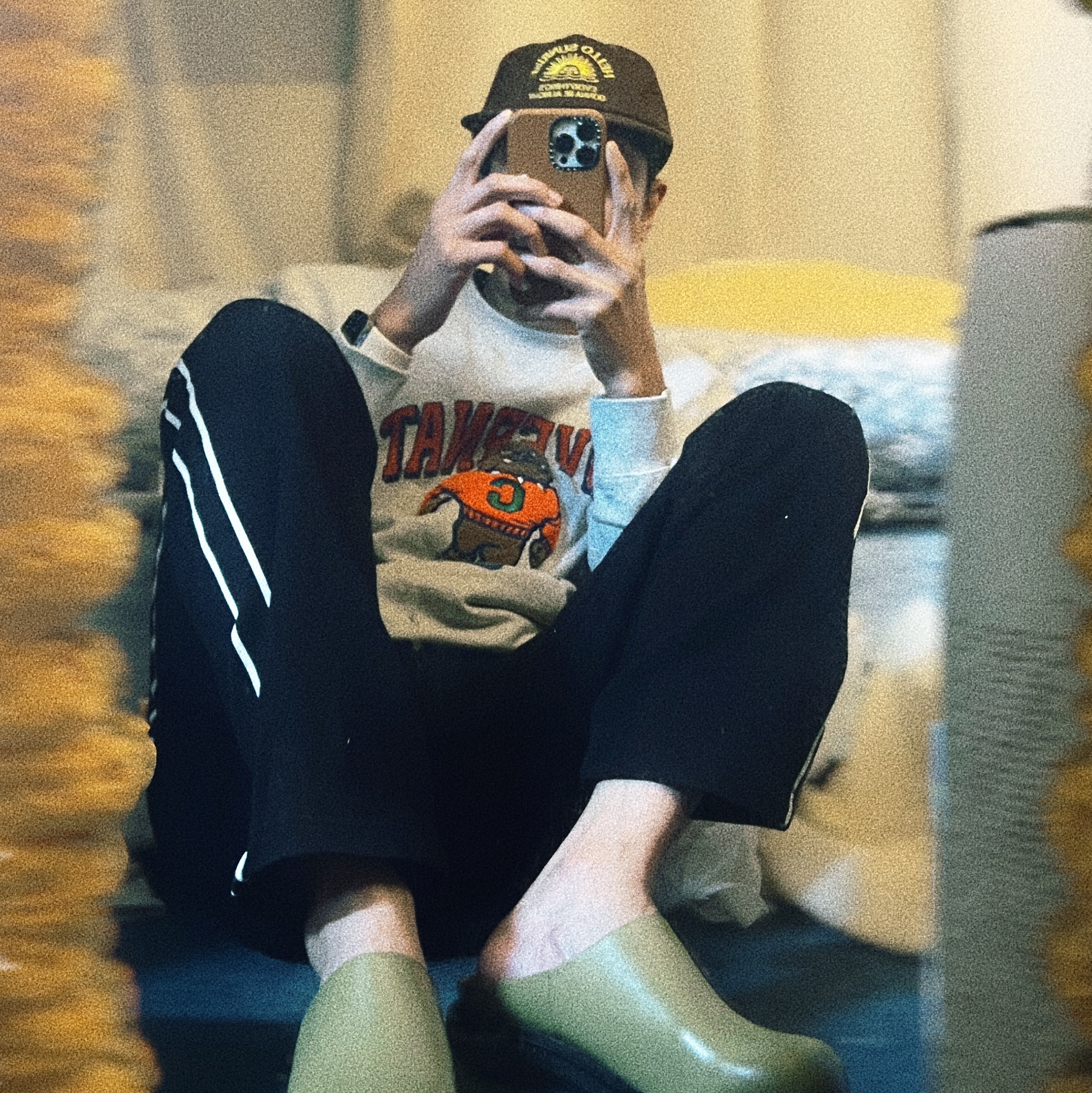 Hello Sunrise Arch Logo 5Panel Cap Brown 착용 스타일