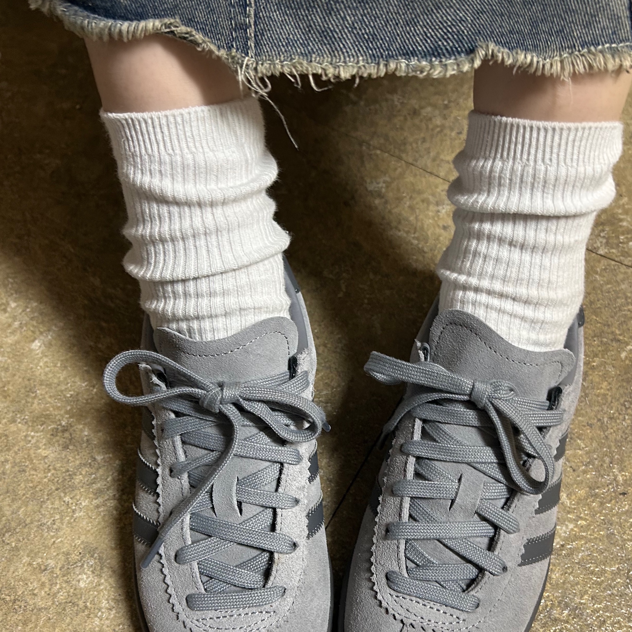 Adidas Stadt Grey Three Grey Five 착용 스타일 - 1