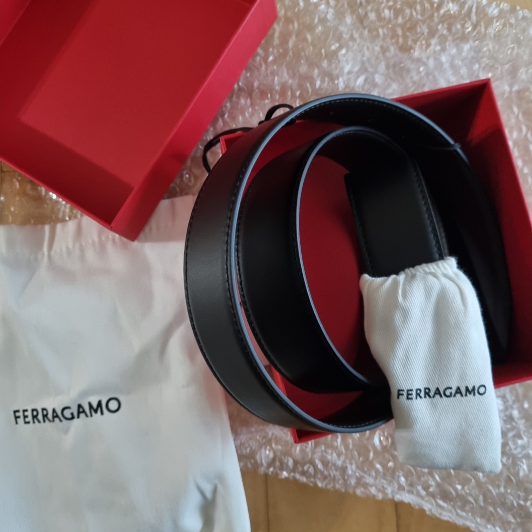 Ferragamo Reversible Adjustable Gancini Belt Black 착용 스타일 - 2