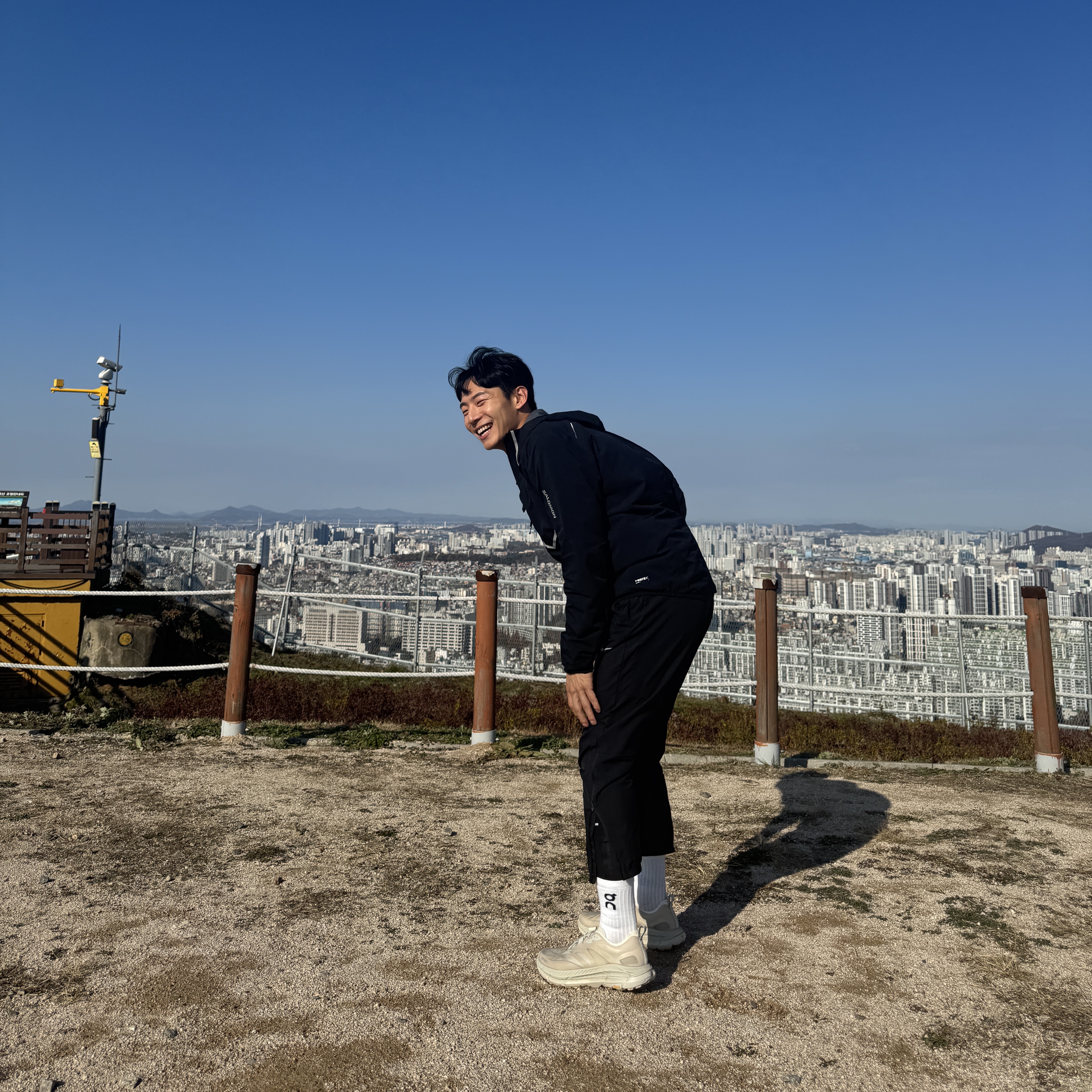 Hoka x Satisfy Mafate Speed 4 Lite Bone 착용 스타일 - 2