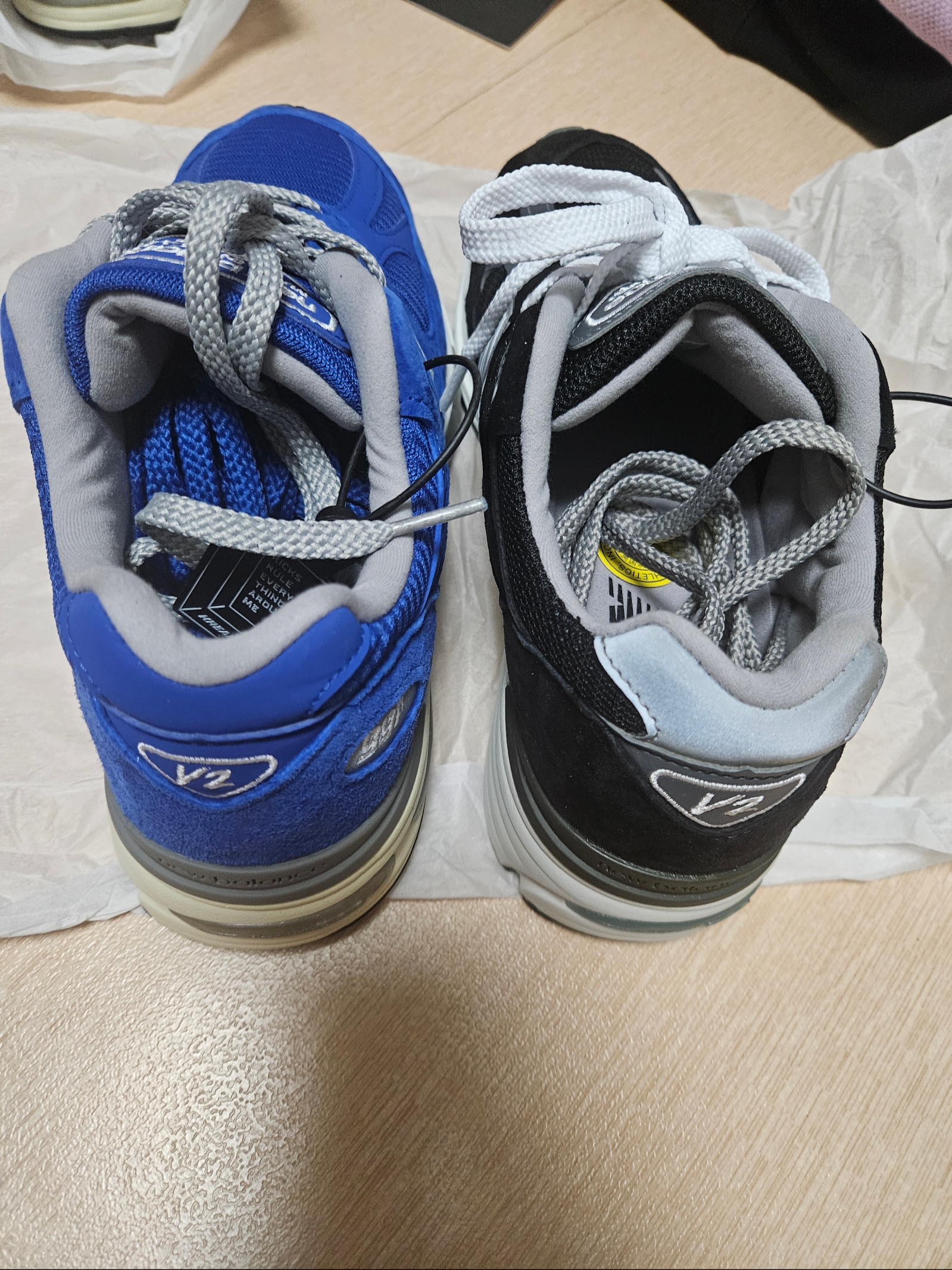 New Balance 991v2 Made in UK Dazzling Blue, New Balance 991v2 Made in UK Black 착용 스타일 - 2
