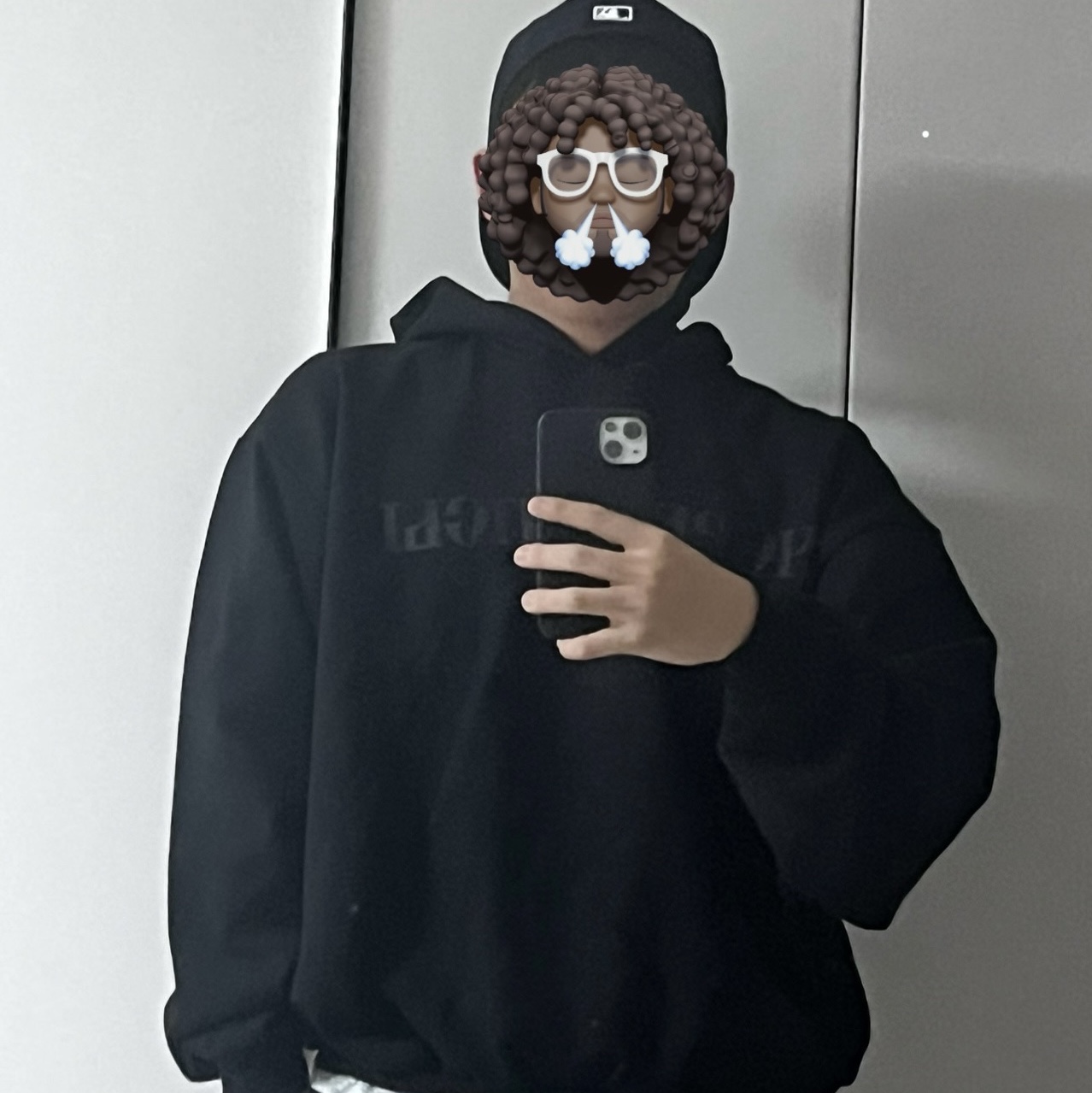 Yeezy x Gosha Rubchinskiy YZY Black Dogs Hoodie Black, New Era 59Fifty MLB Authentic New York Yankees Game Navy 착용 스타일
