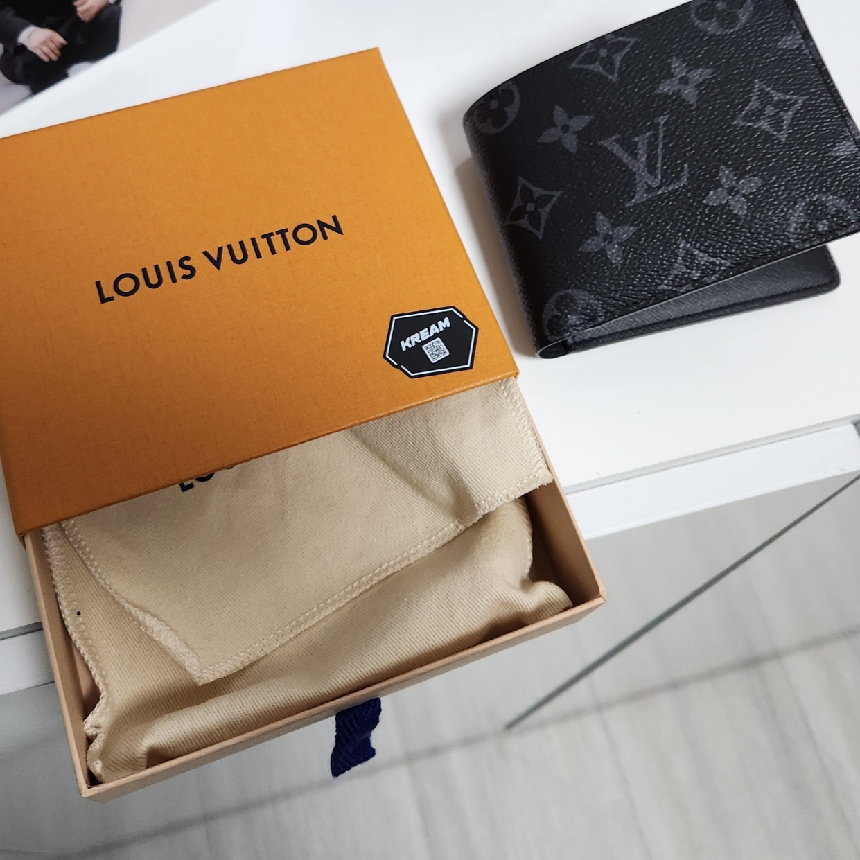 Louis Vuitton Multiple Wallet Monogram Eclipse 착용 스타일 - 4