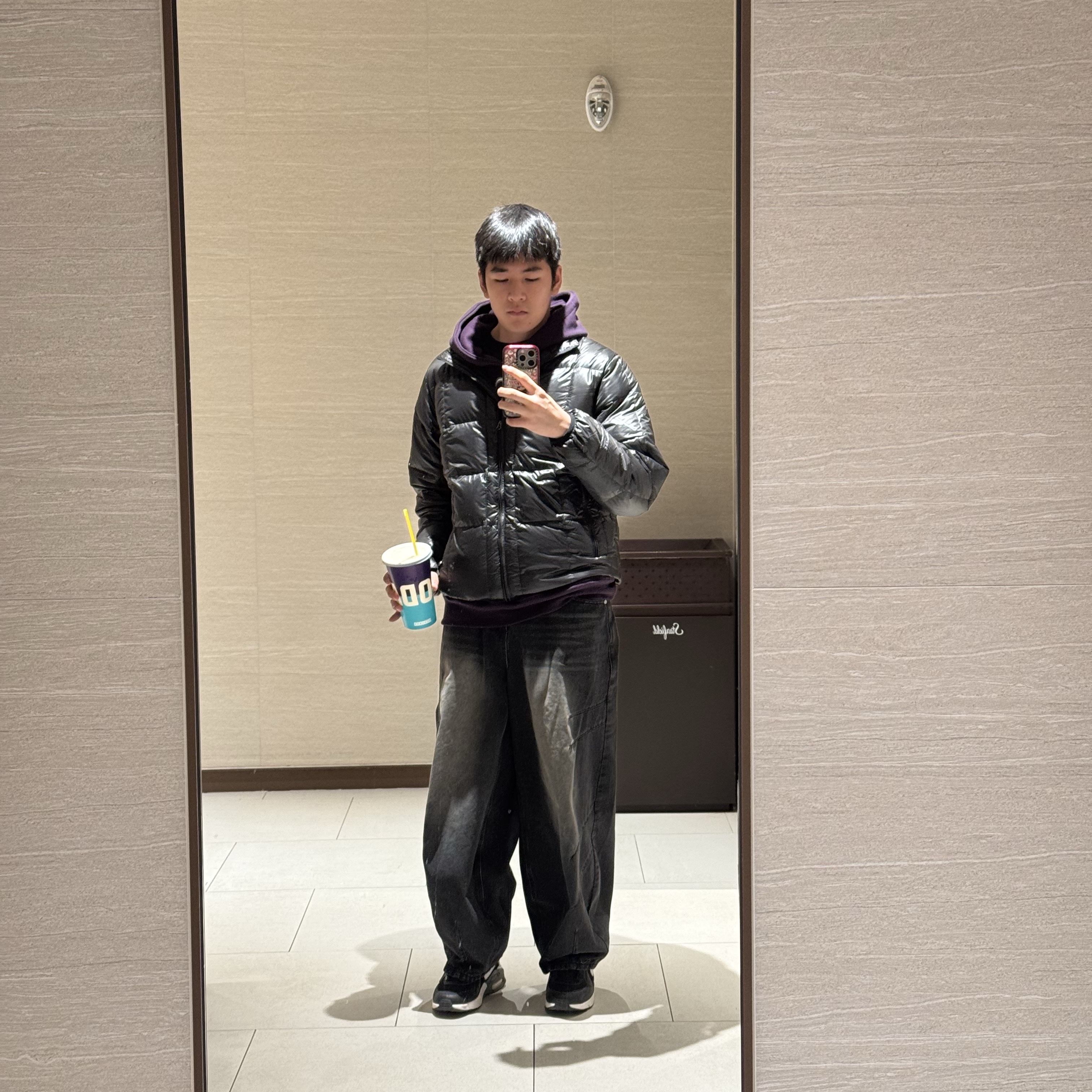 Thisisneverthat Pertex Light Down Jacket Black 착용 스타일 - 2
