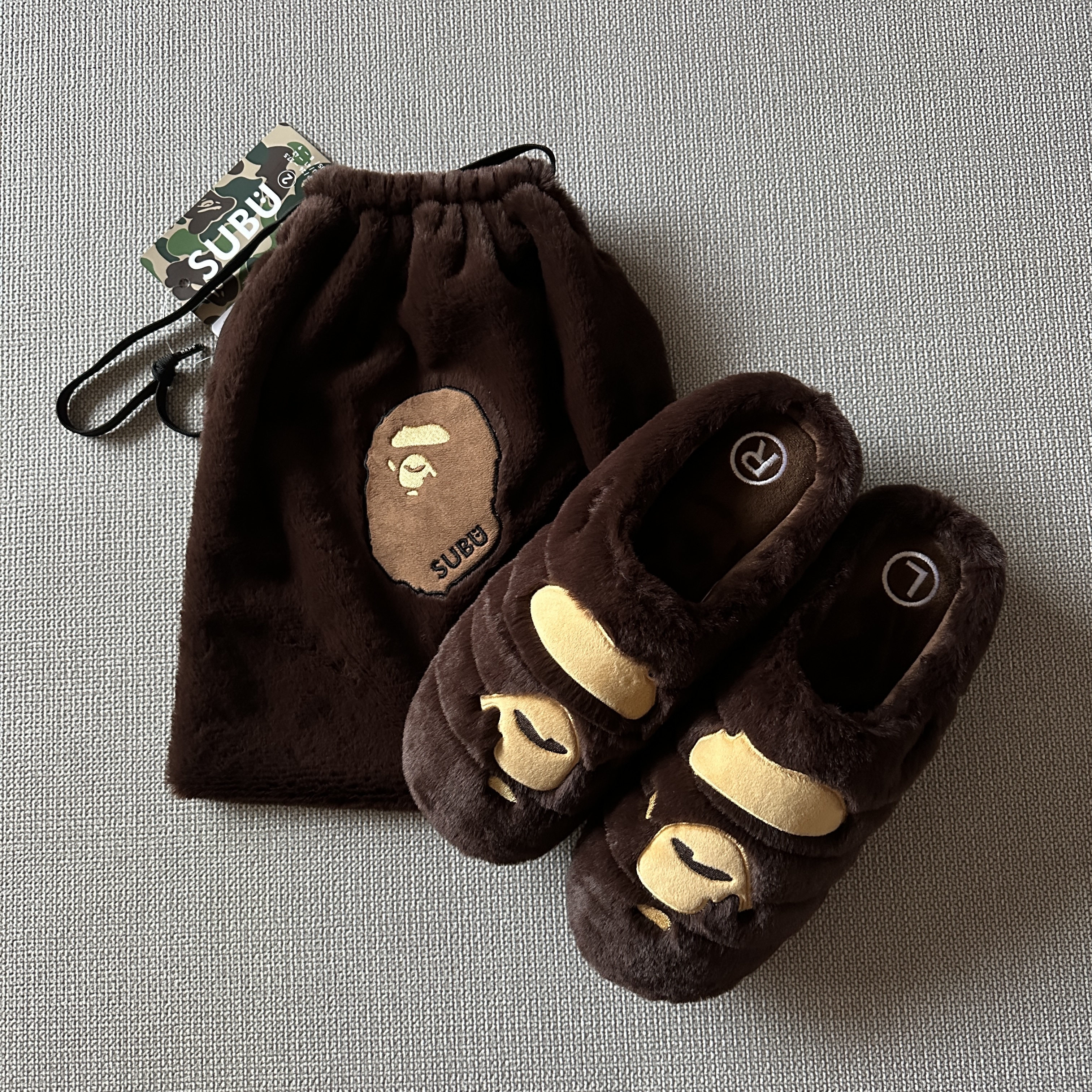 Subu x BAPE Ape Head Puffer Sandals Brown, Subu x BAPE Ape Head Puffer Sandals Black 착용 스타일