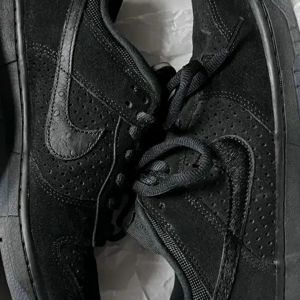 Nike x Undefeated Dunk Low SP 5 On It Black 착용 스타일