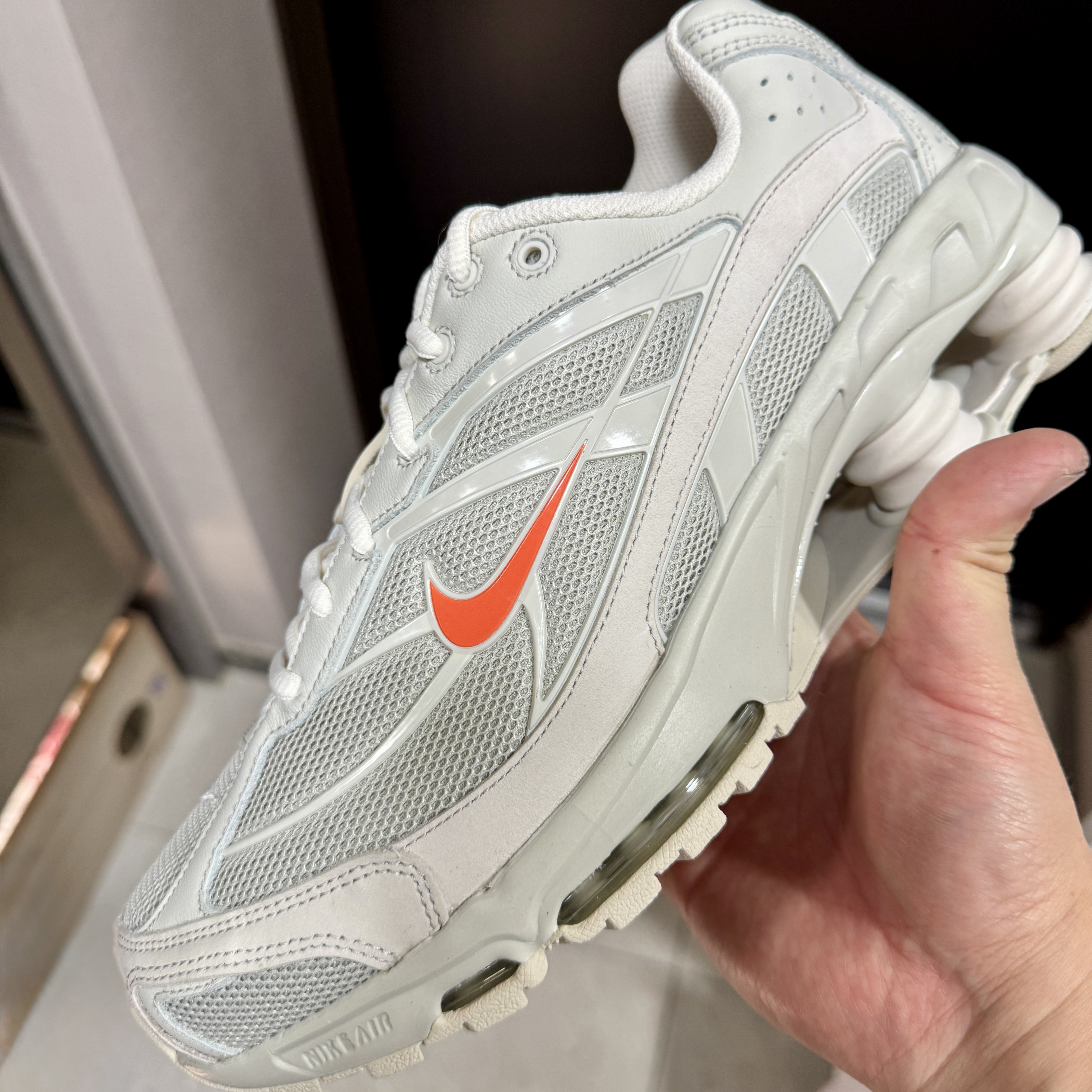 Nike Shox Ride 2 Light Bone and Turf Orange 착용 스타일 - 2