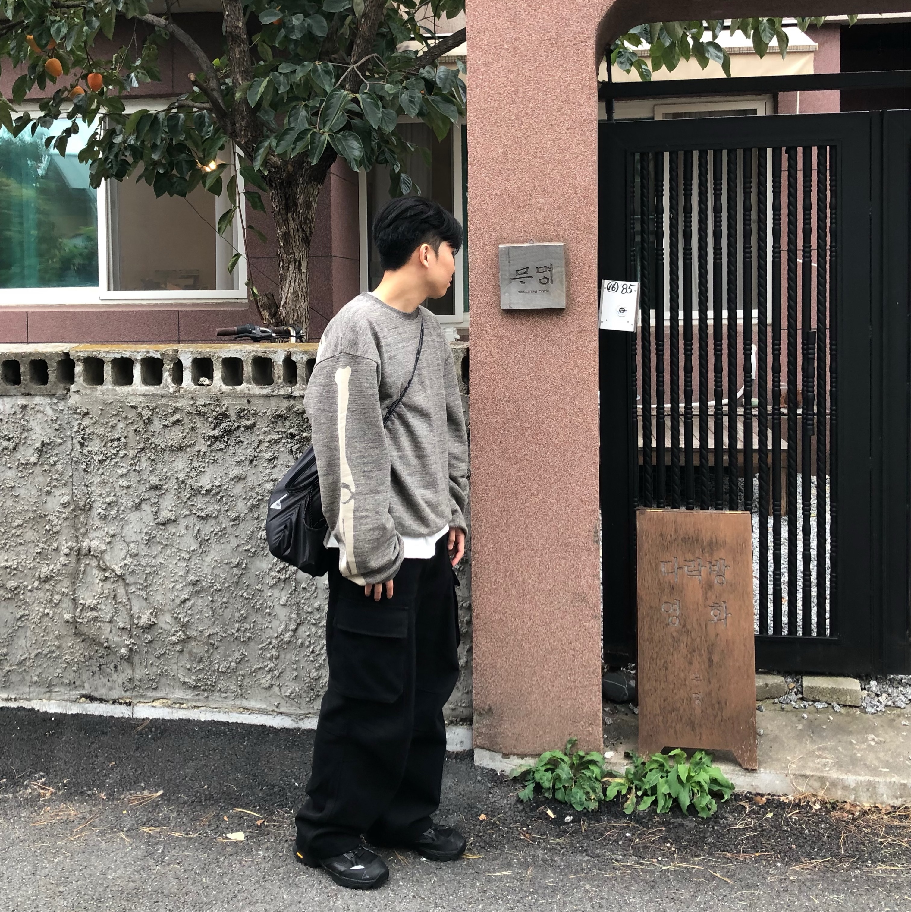 Kapital Fleece Big Crewneck Sweat Heather Charcoal, Roa Hiking Lhakpa Black 착용 스타일