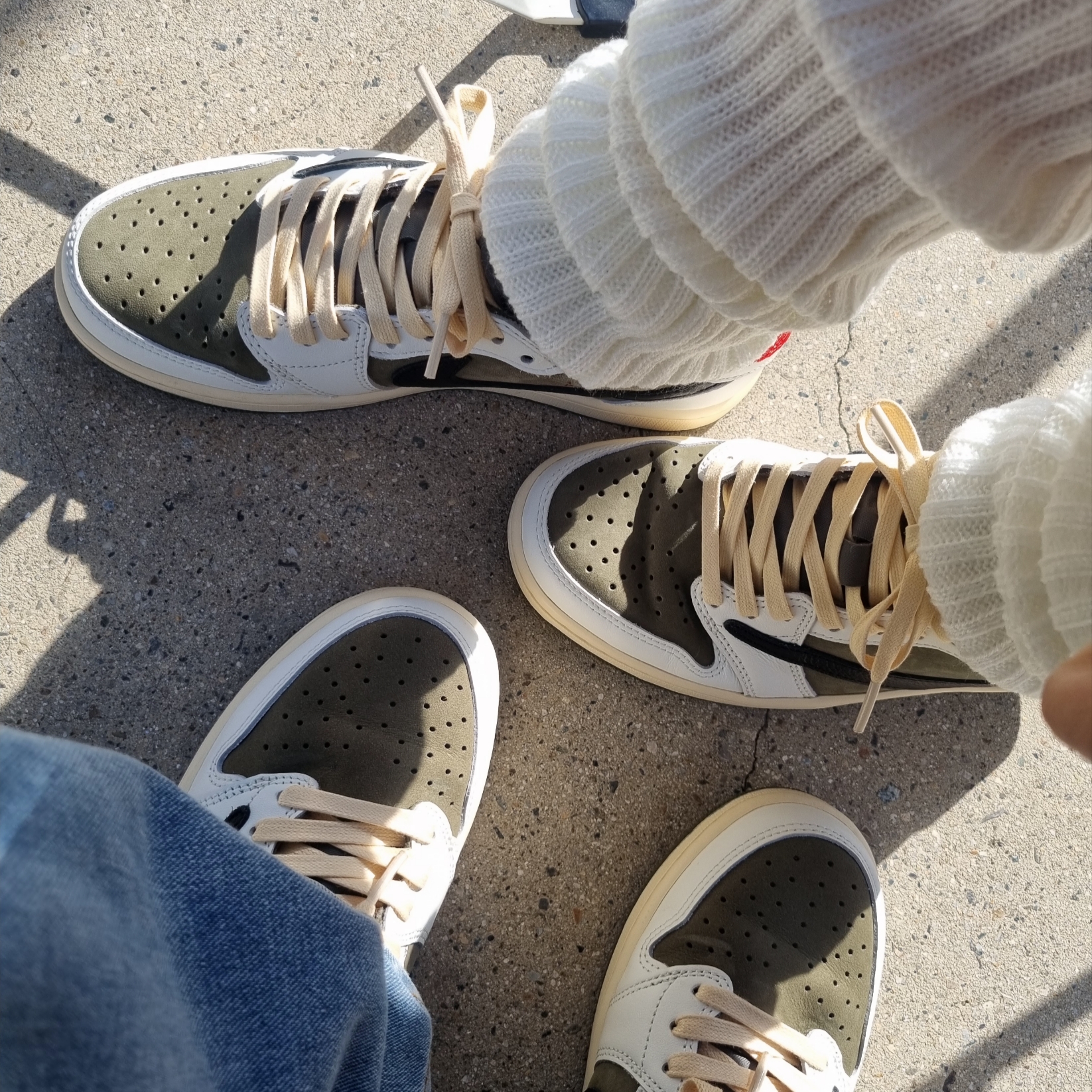 Jordan 1 x Travis Scott Retro Low OG SP Reverse Olive 착용 스타일