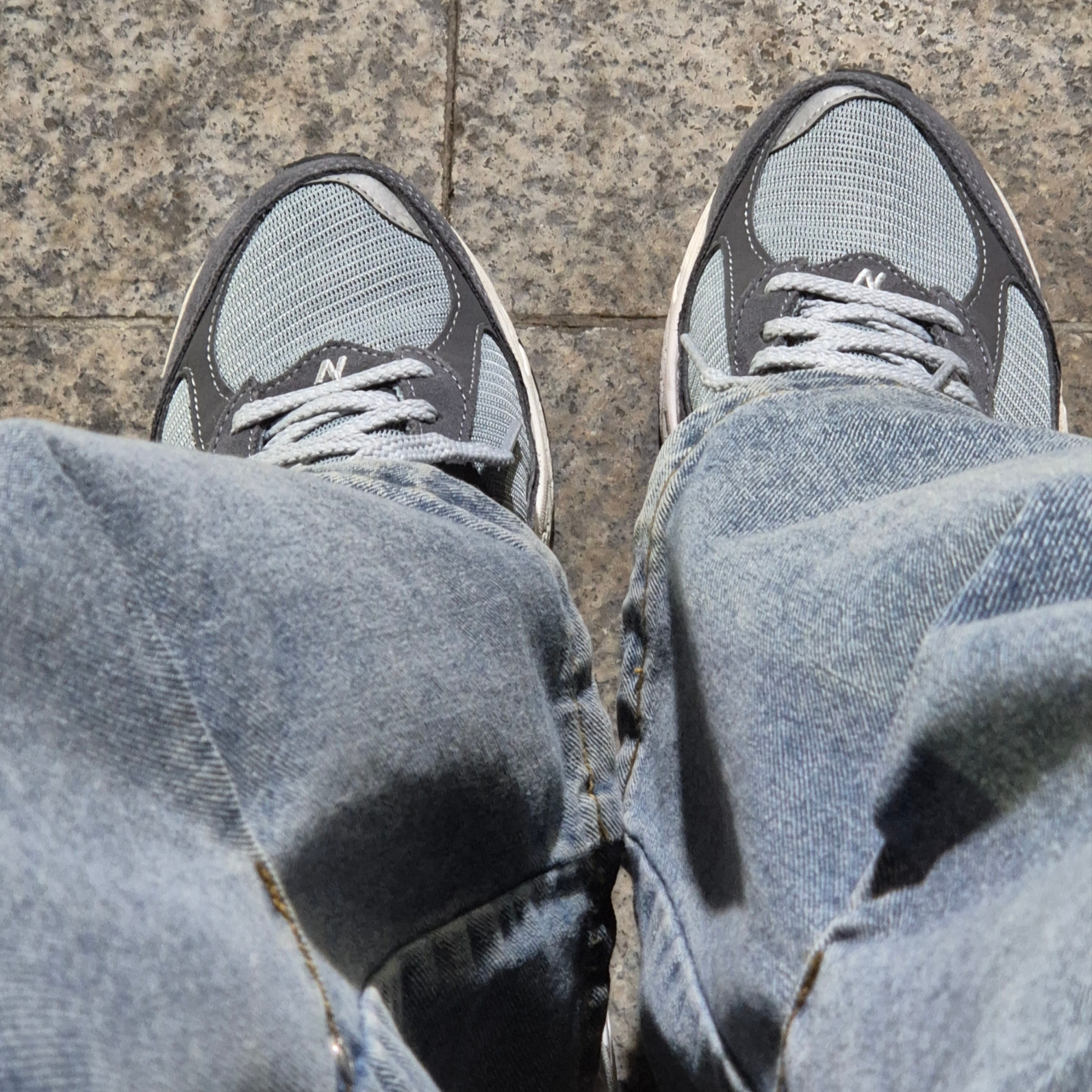 New Balance 2002R Steel Blue 착용 스타일
