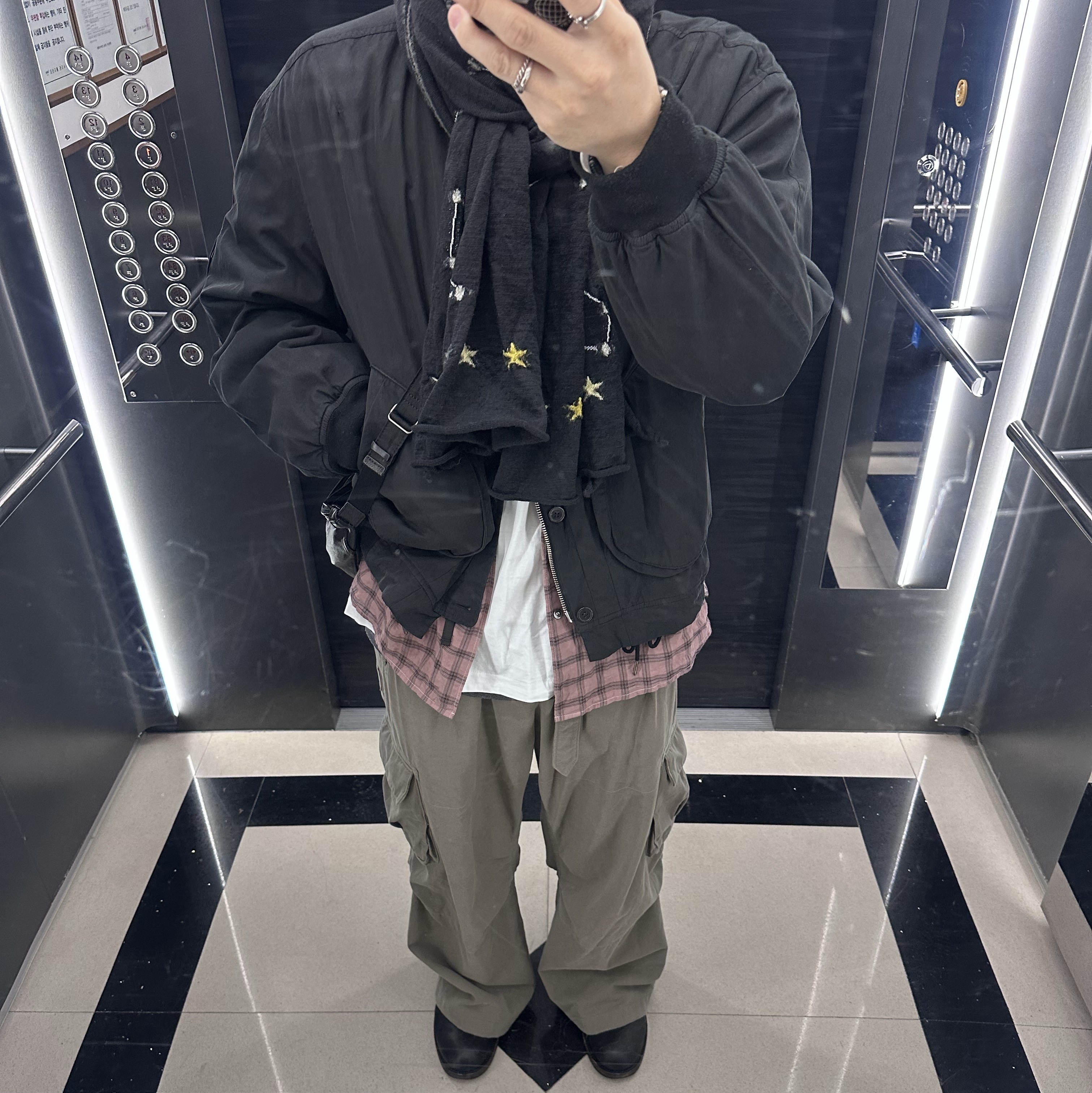Polyteru Calf Bag Black Lambskin, Polyteru Belted Cargo Pants 1.2v Olive Gray 착용 스타일
