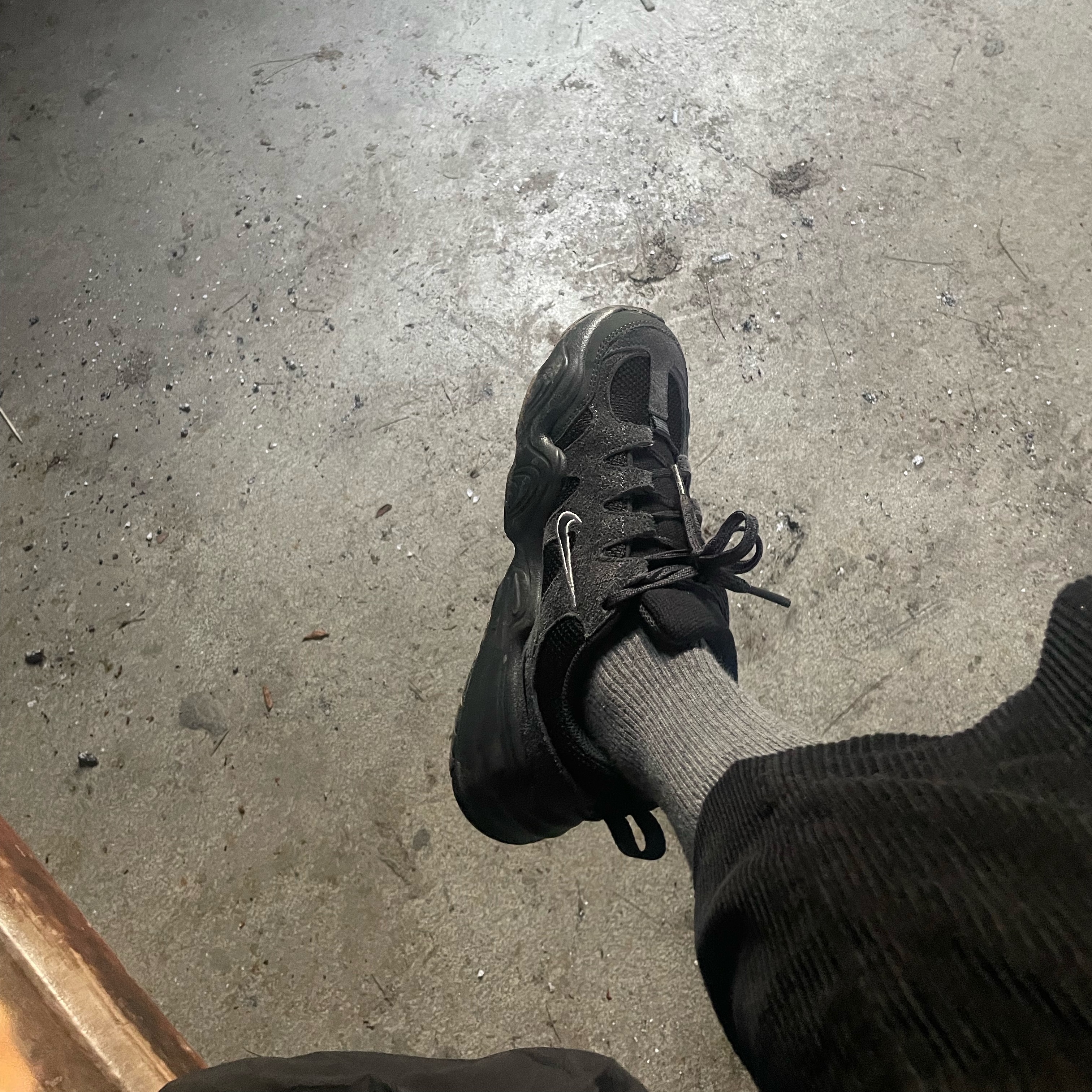 (W) Nike Tech Hera Anthracite Light Smoke Grey 착용 스타일