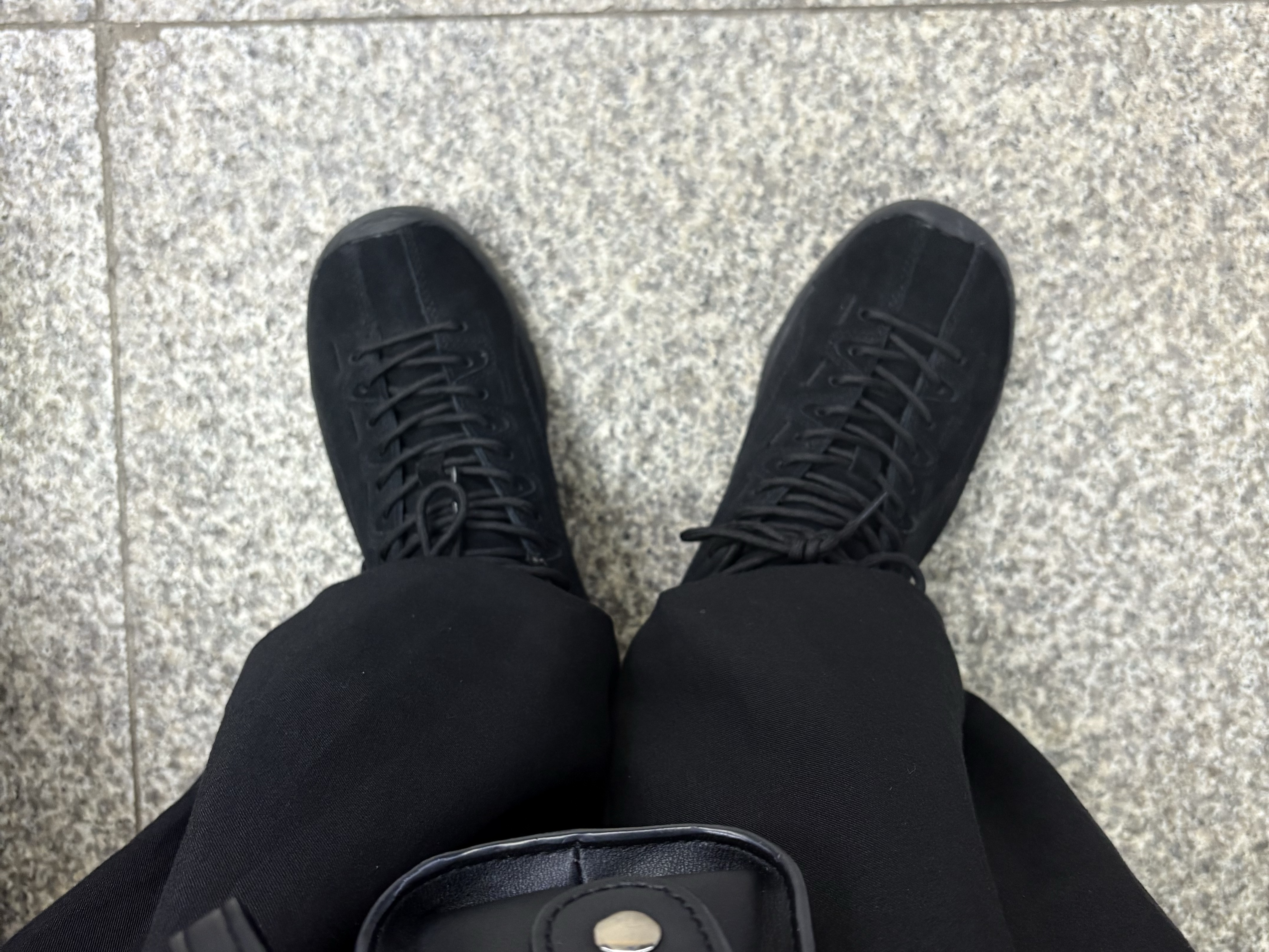 (W) Keen Jasper Suede Sneakers Black 착용 스타일