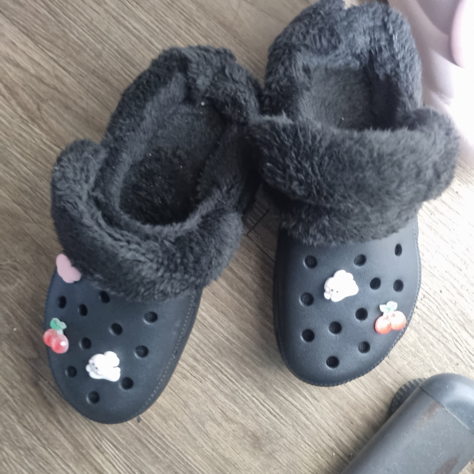 (W) Crocs Classic Platform Clog Black 착용 스타일