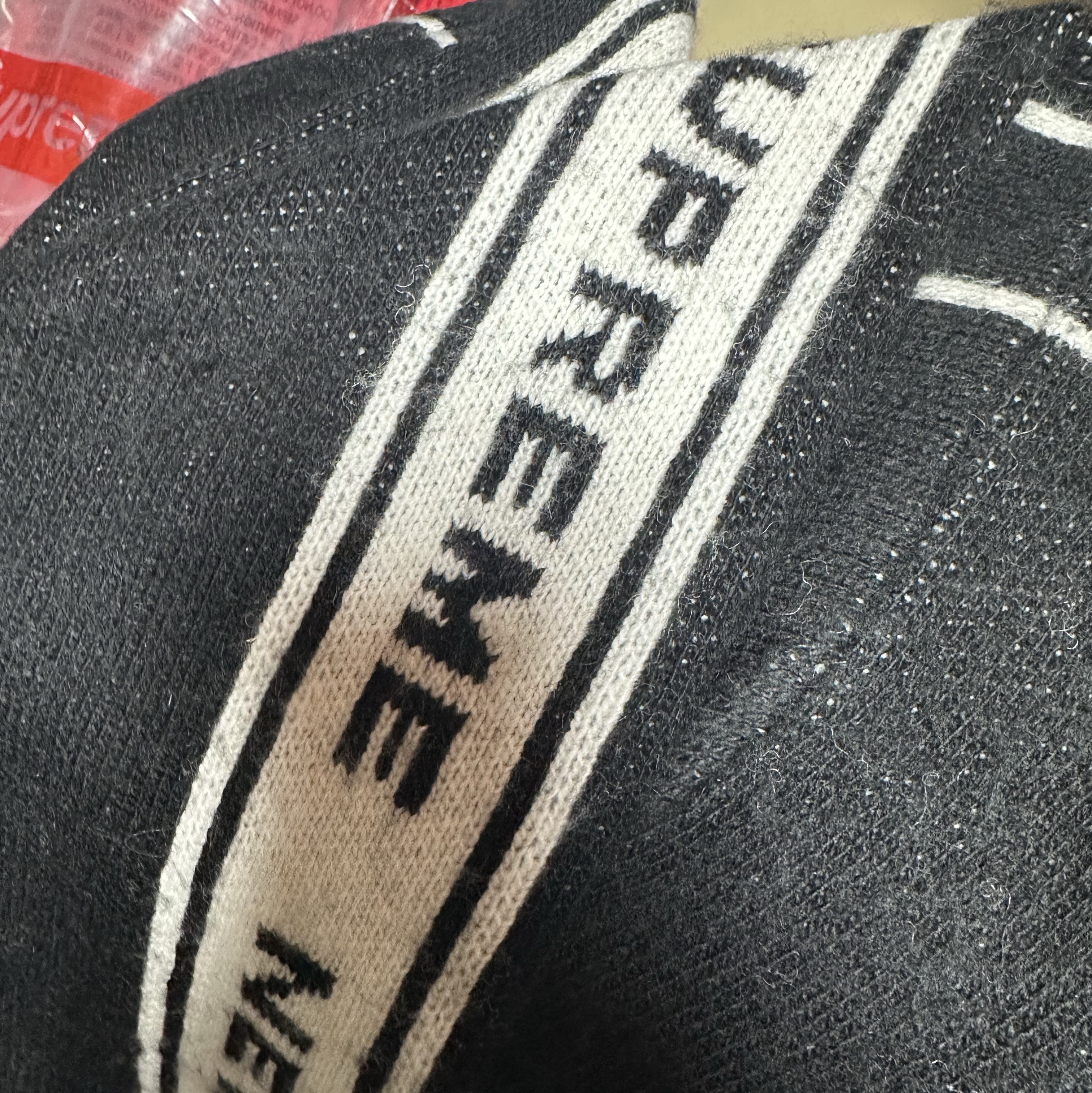 Supreme Back Stripe Sweater Black - 24FW 착용 스타일