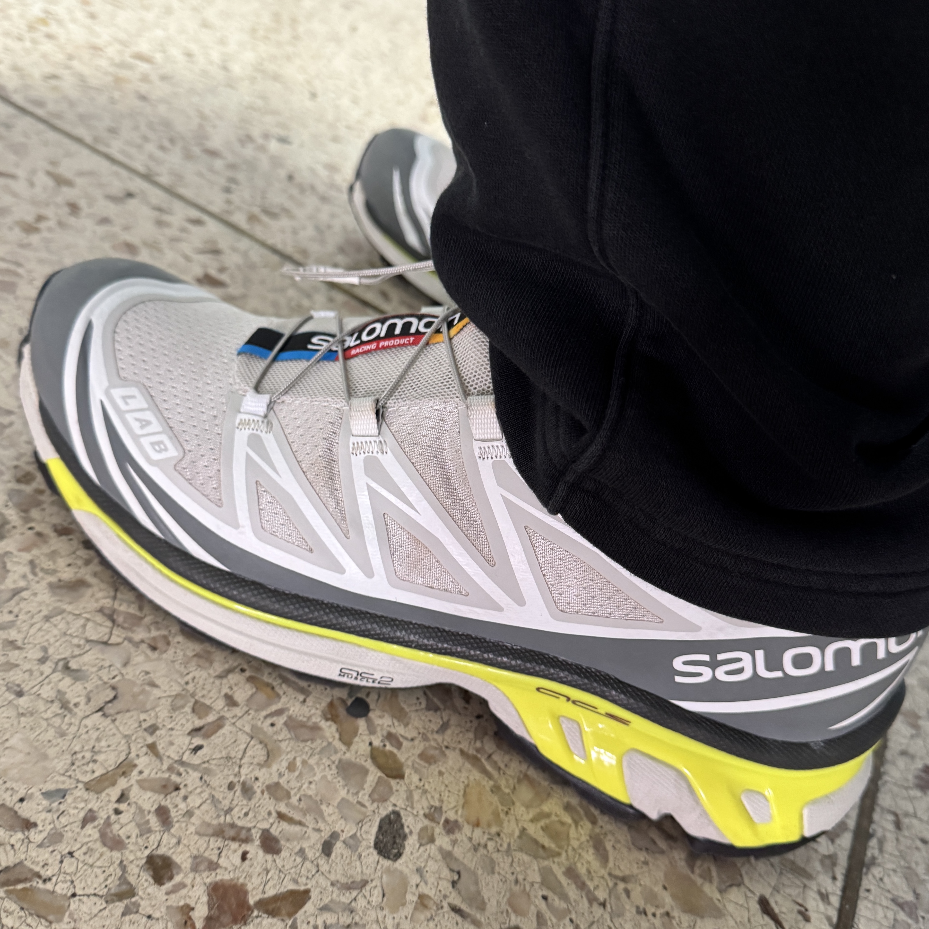 Salomon XT-6 ADV Lunar Rock 착용 스타일