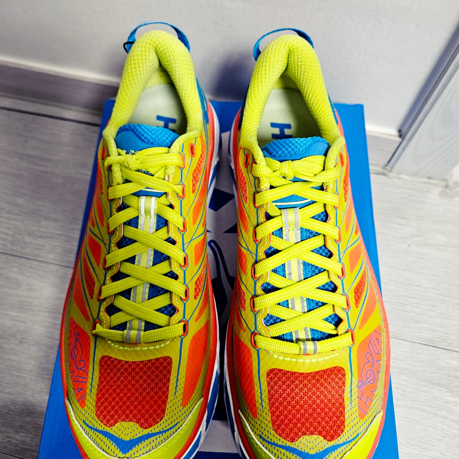 Hoka Mafate Speed 2 Flame Evening Primrose 착용 스타일 - 3