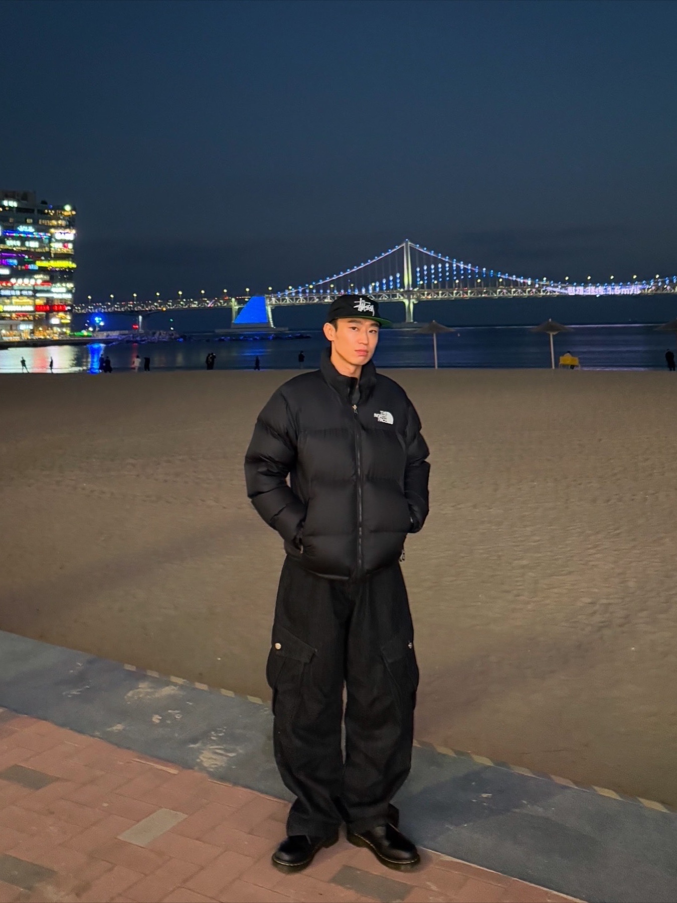 The North Face 1996 Eco Nuptse Jacket Black, Stussy Basic Strapback Cap Black 착용 스타일