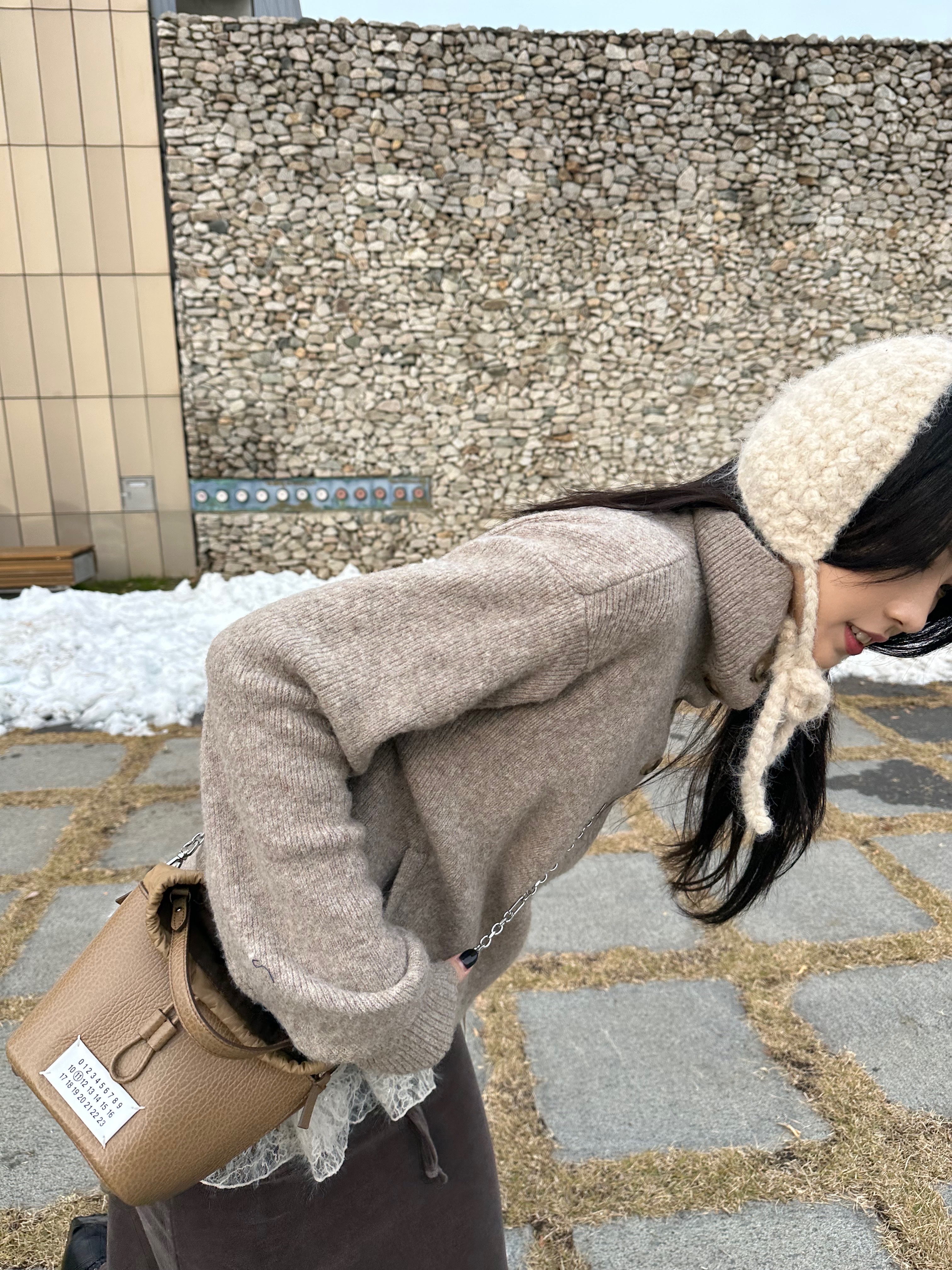 Maison Margiela 5AC Bucket Bag Biche 착용 스타일 - 3