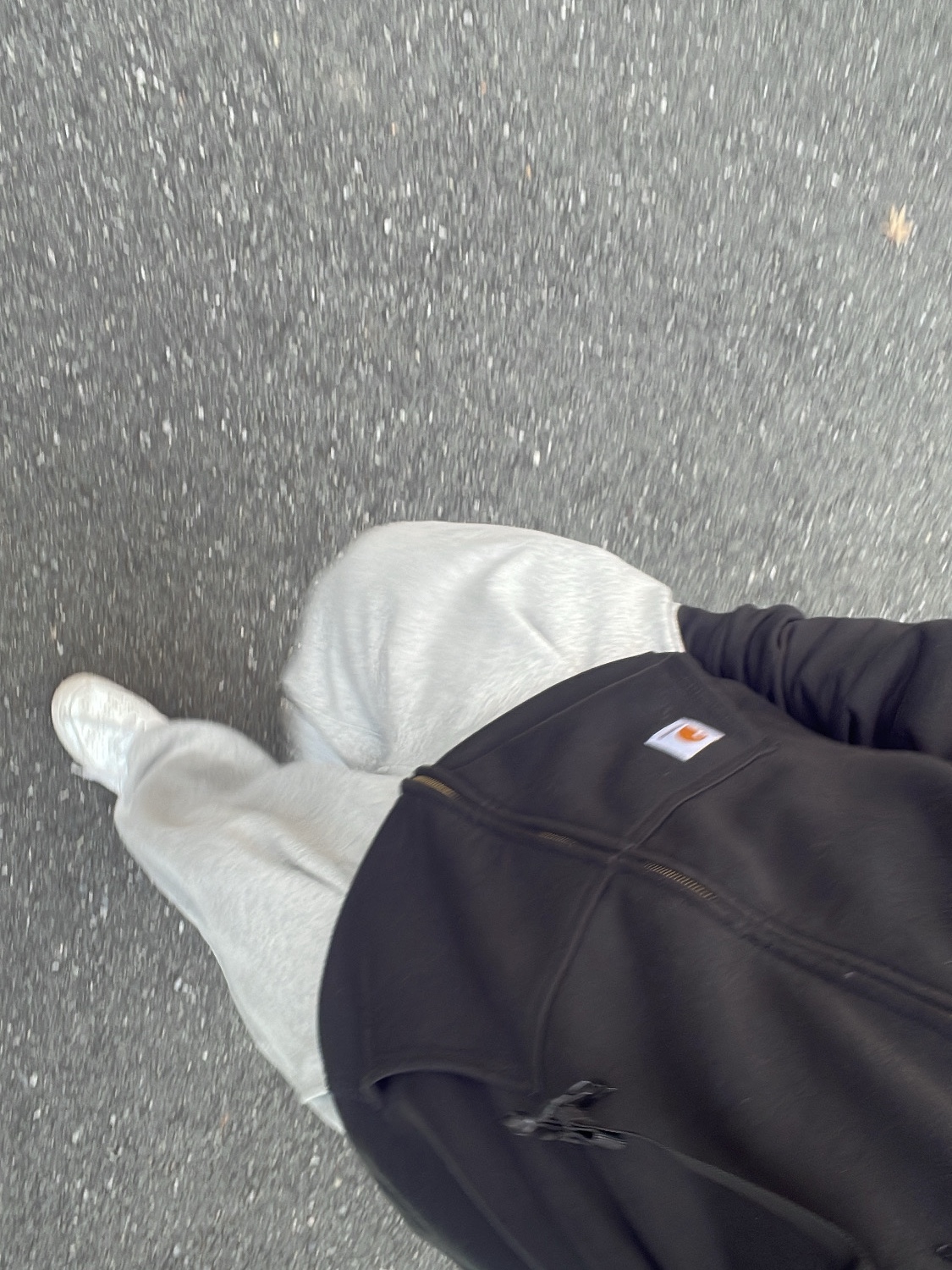 Carhartt Loose Fit Midweight Regular Full Zip Sweatshirt Black, Nike Air Force 1 '07 Low White 착용 스타일