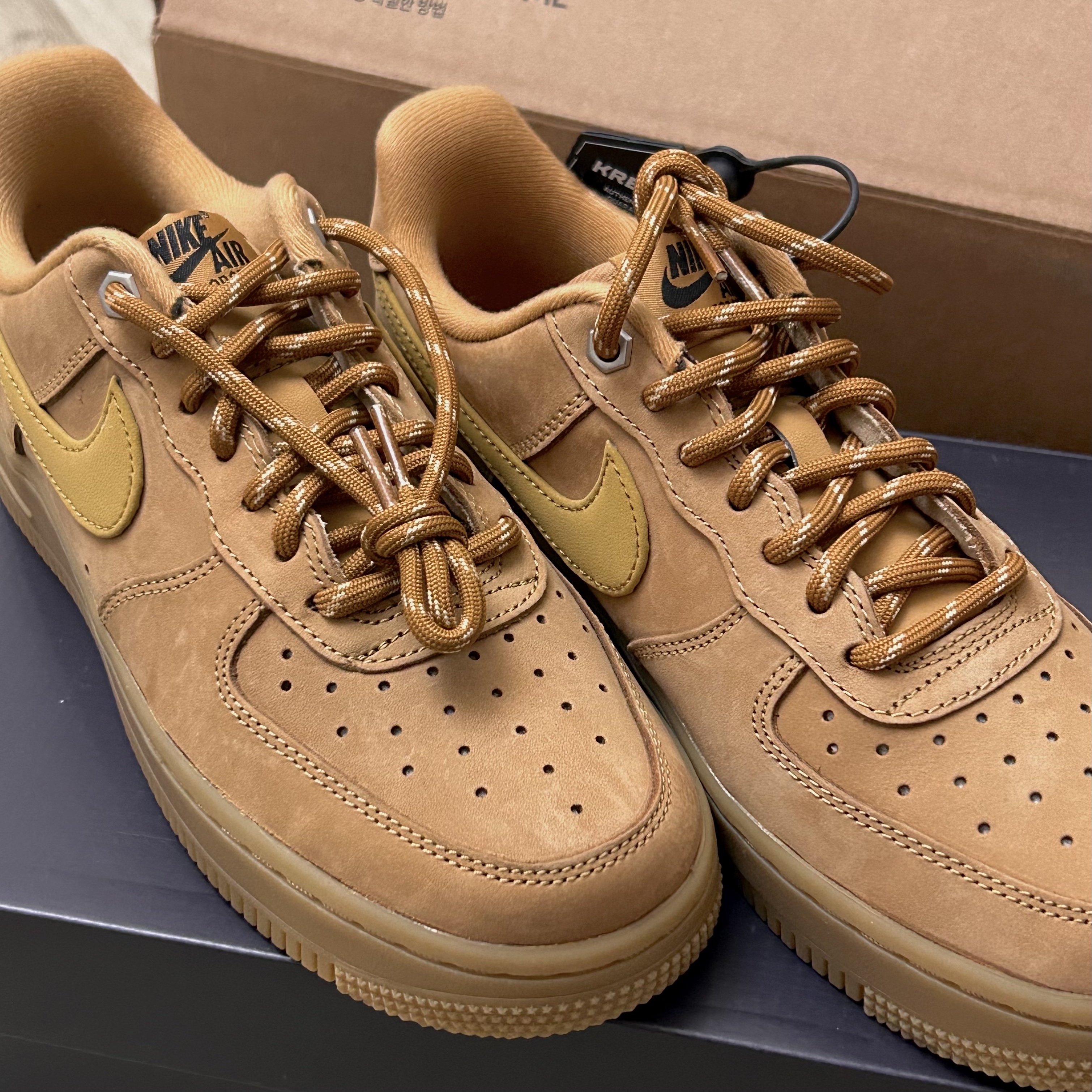 (W) Nike Air Force 1 '07 WB Flax Wheat 착용 스타일 - 2