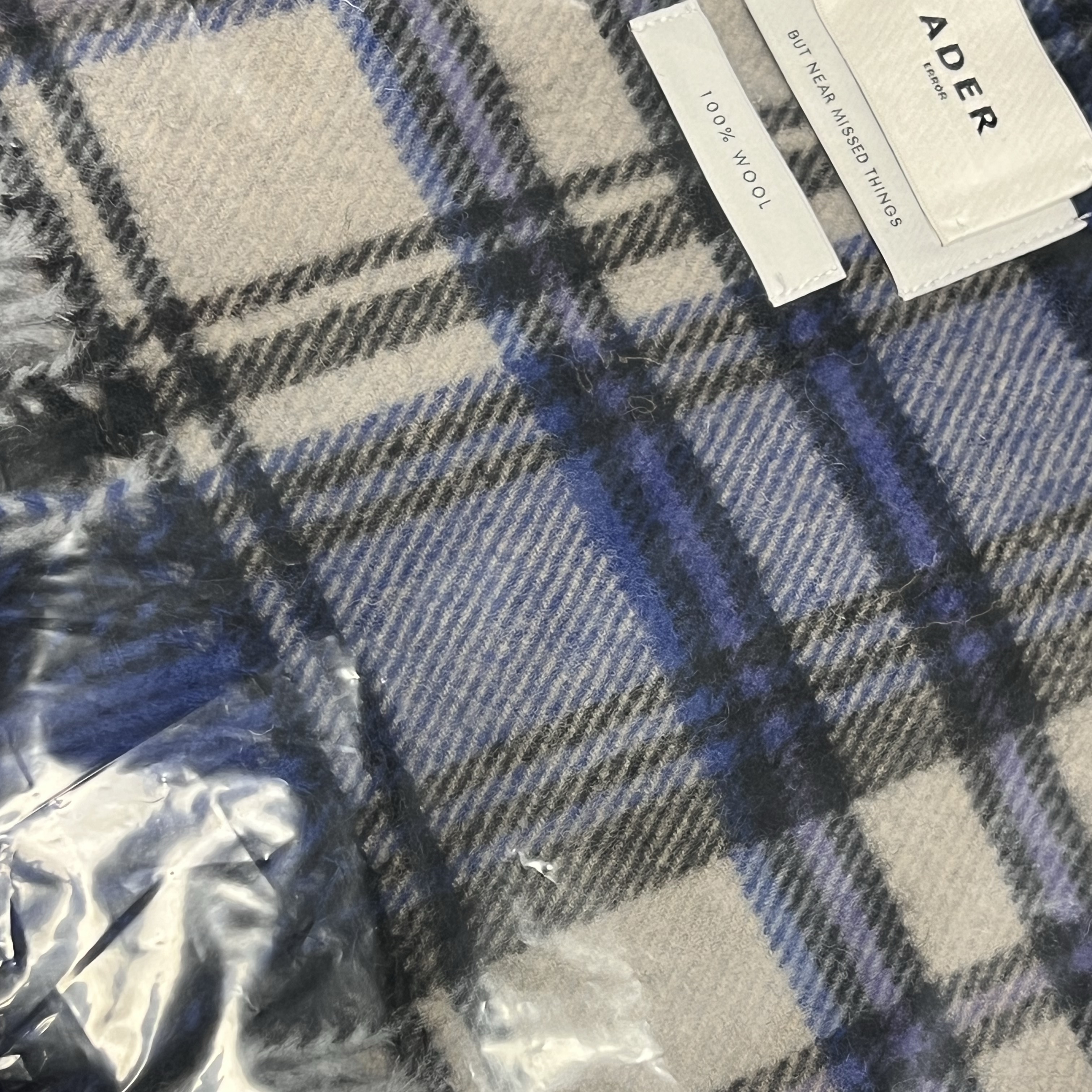 Ader Error Revint Plaid Muffler Z-Blue 착용 스타일 - 1