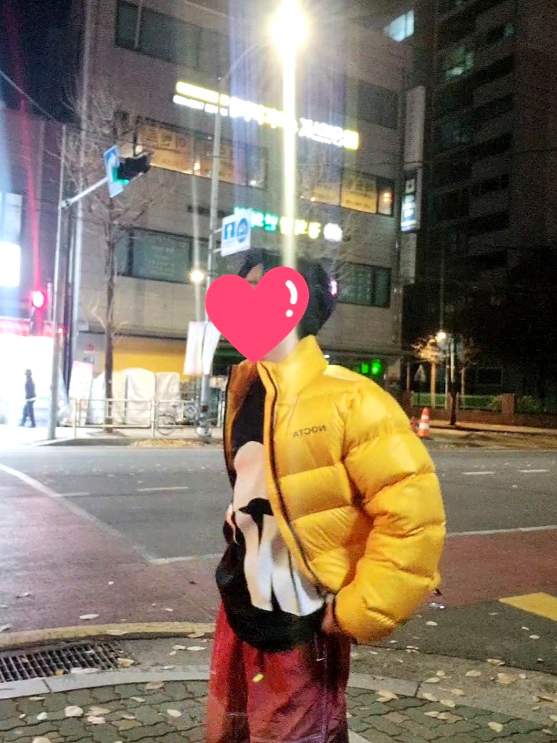 Nike x Drake Nocta Puffer Jacket University Gold - Asia, Jordan 1 x Travis Scott x Fragment Retro Low OG SP Military Blue 착용 스타일 - 3