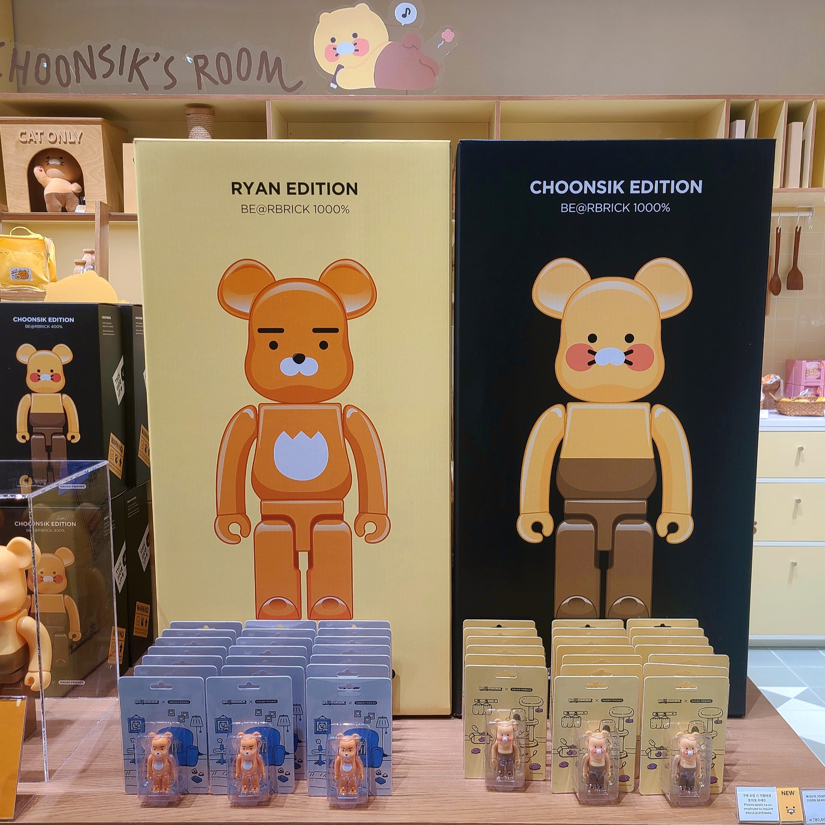 Bearbrick x Kakao Friends Choonsik 1000%, Bearbrick x Kakao Friends Ryan 100% 착용 스타일 - 1